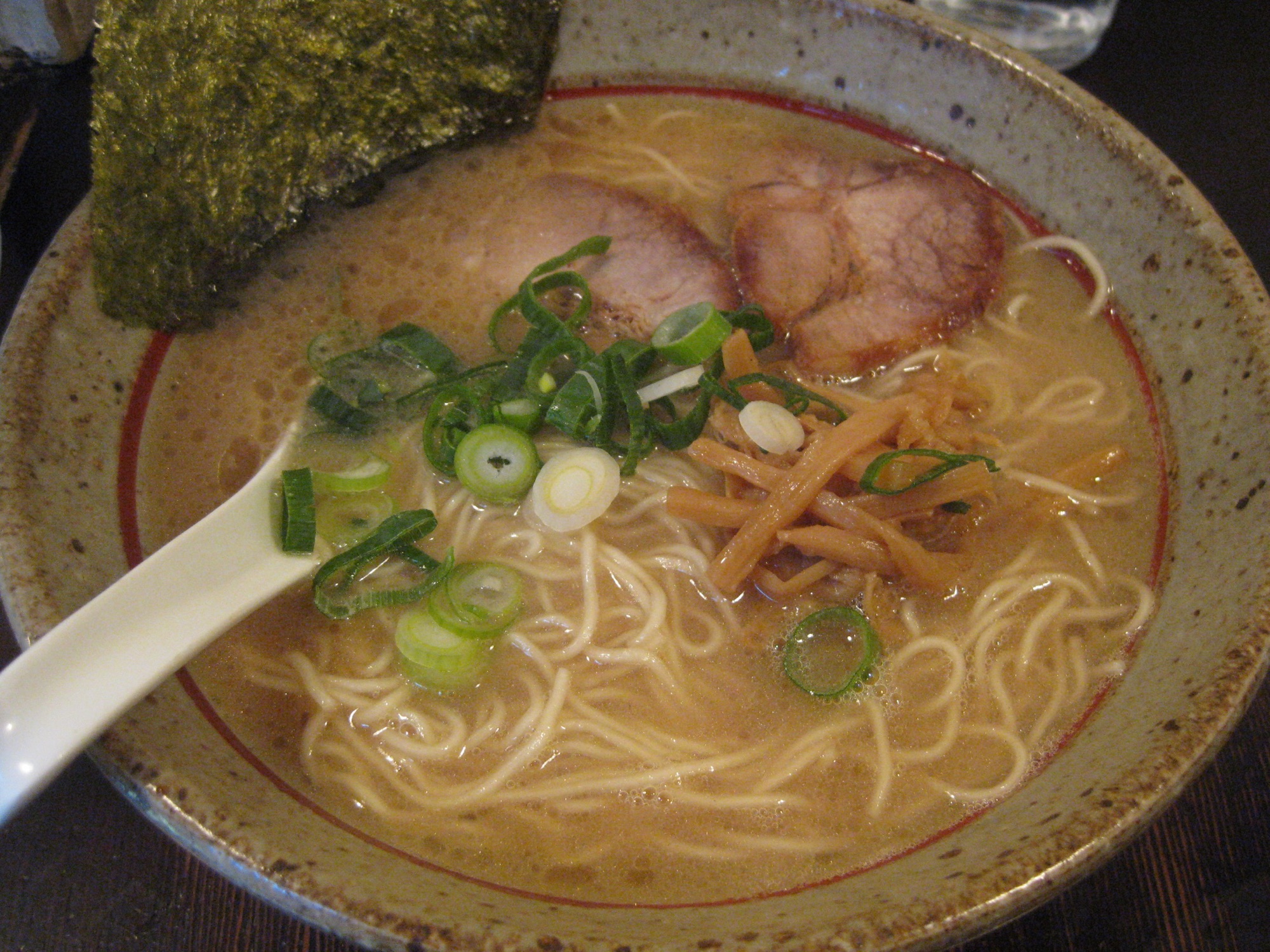 田町 豚骨醤油らーめん學虎 學虎らーめん