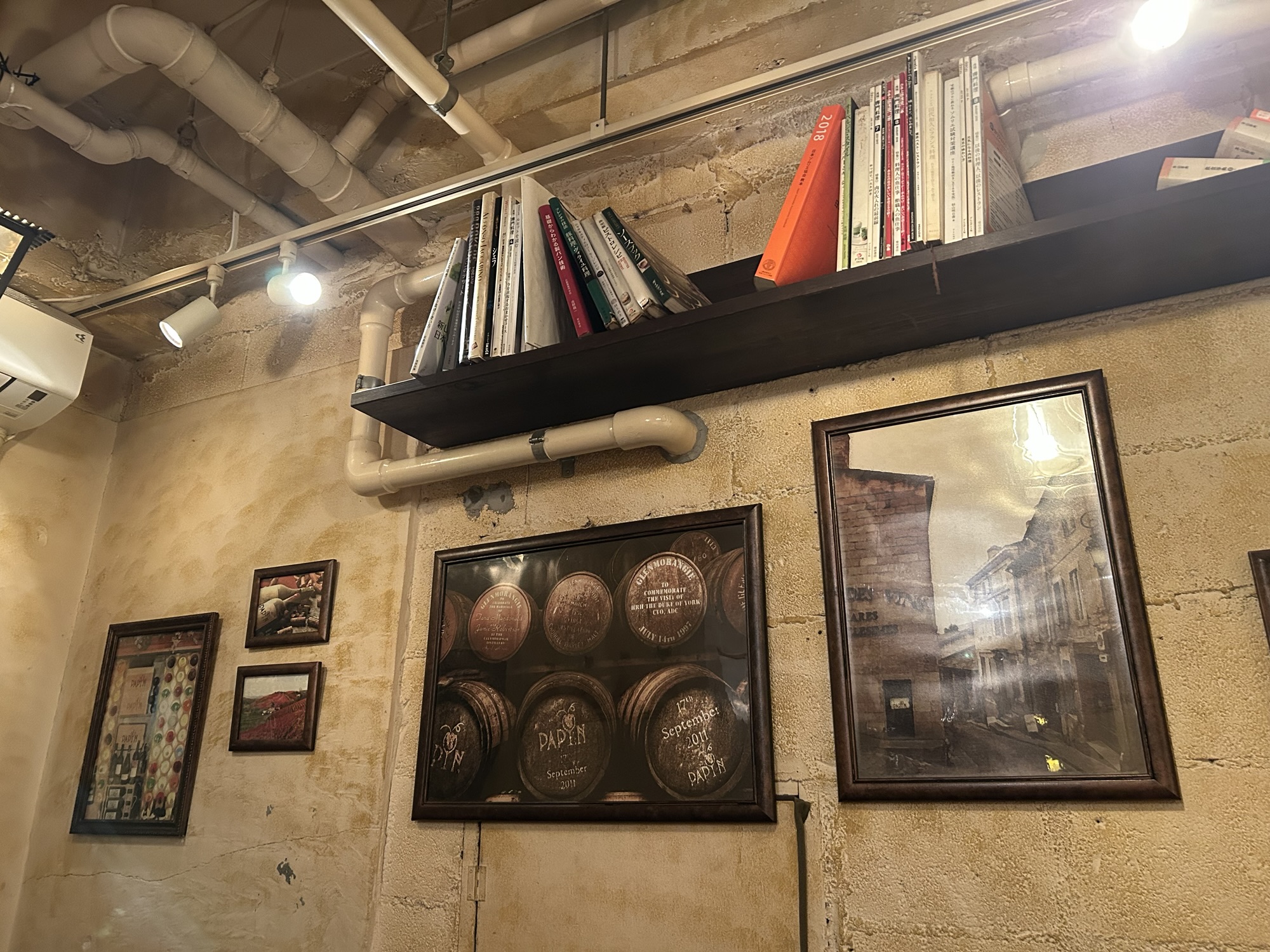 湯島 湯島ワイン食堂 パパン 店の内観