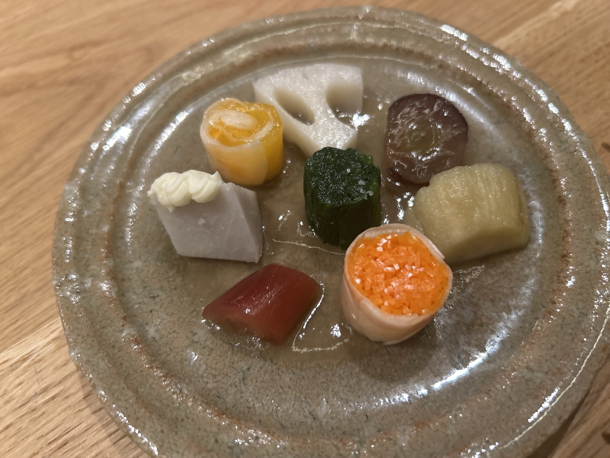 東京都 三越前 日本橋 ラペティ(L’appétit) フレンチの技法で洋食を再定義するレストラン 箸休めのサラダ 品川イッコー