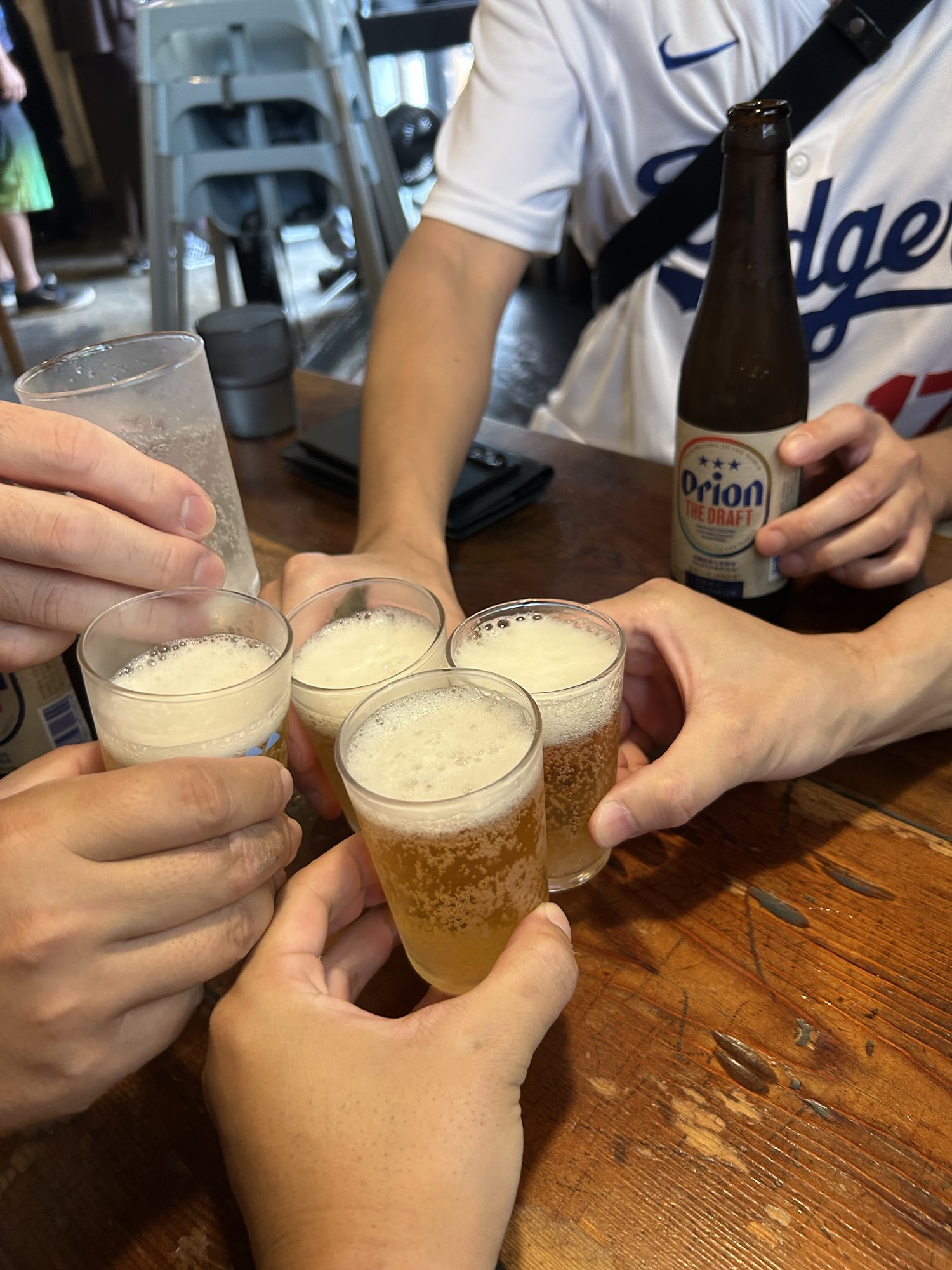 沖縄県 那覇市 OKINAWA SOBA EIBUN（おきなわそば えいぶん） 沖縄そばの新時代を切り開く革新の一杯 仲間と乾杯 品川イッコー