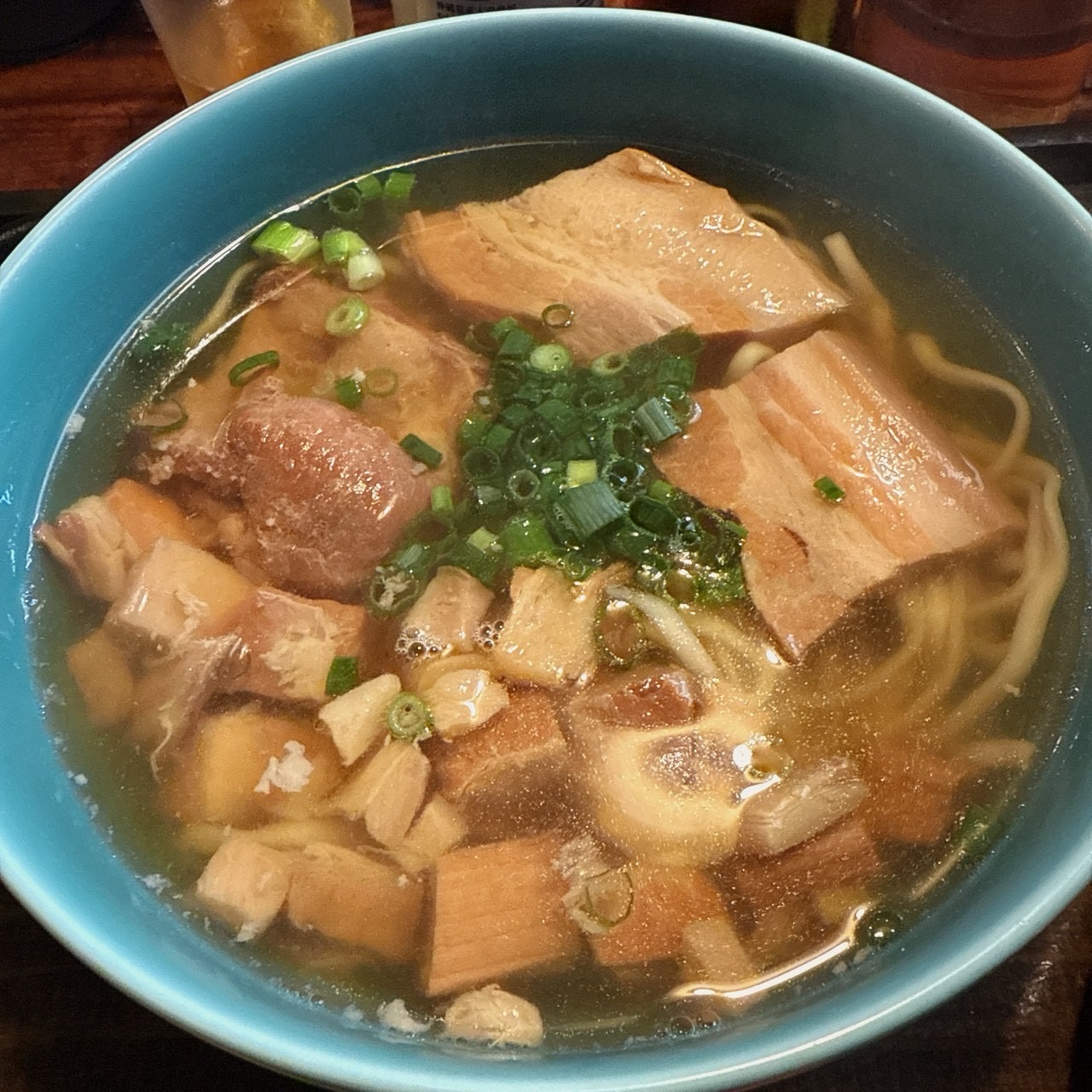 沖縄県 那覇市 OKINAWA SOBA EIBUN(おきなわそば えいぶん) 沖縄そばの新時代を切り開く革新の一杯 沖縄そば 品川イッコー