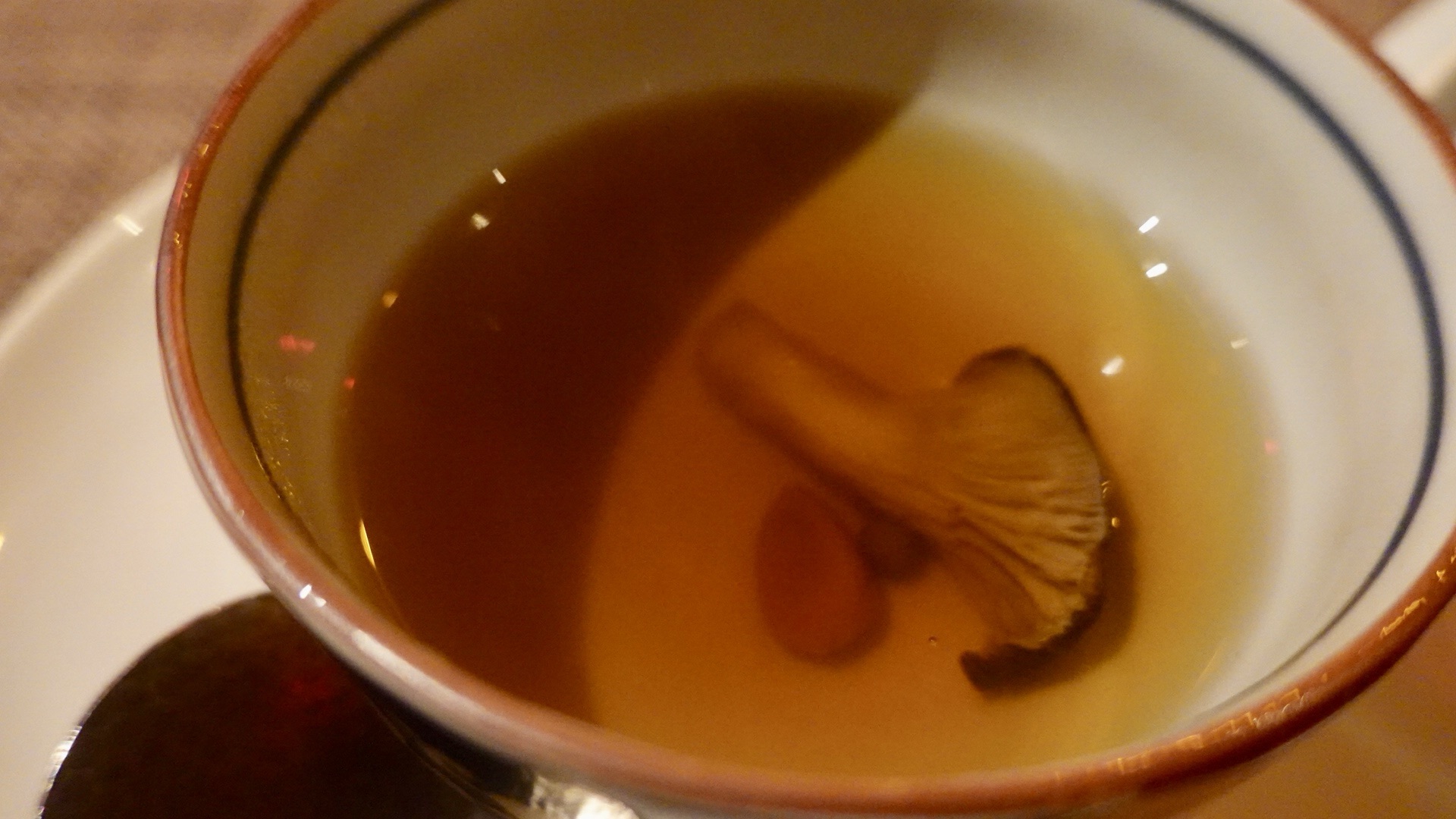 神奈川県 藤沢市 fu-fu shisen(フーフーシセン) 肉を使わない四川料理 特級野菌湯〜木の子の薬膳蒸しスープ〜 品川イッコー