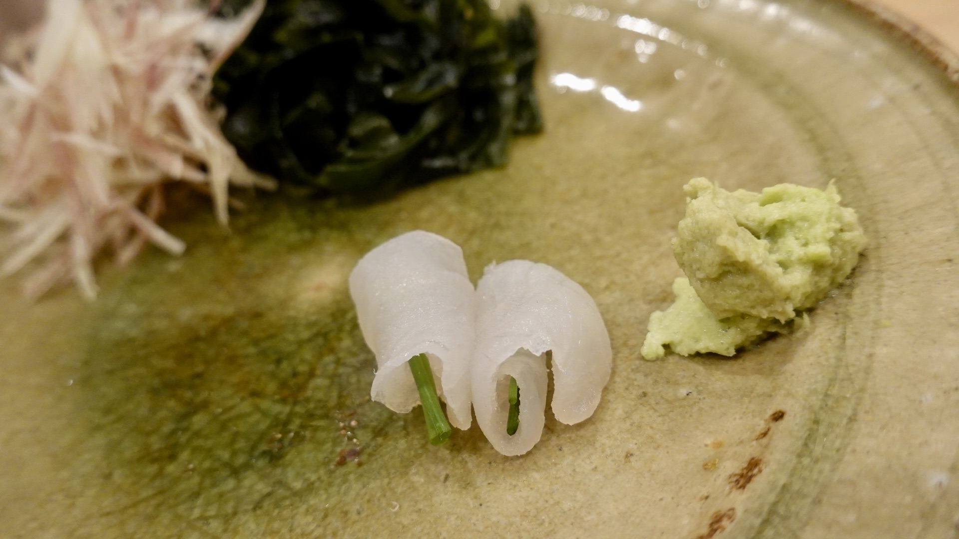 神奈川県 横浜市 関内 なか條 日本最高峰は、なか條に集まる。ピンネタが集まる日本屈指の鮨屋の超名店 カワハギの刺身 品川イッコー