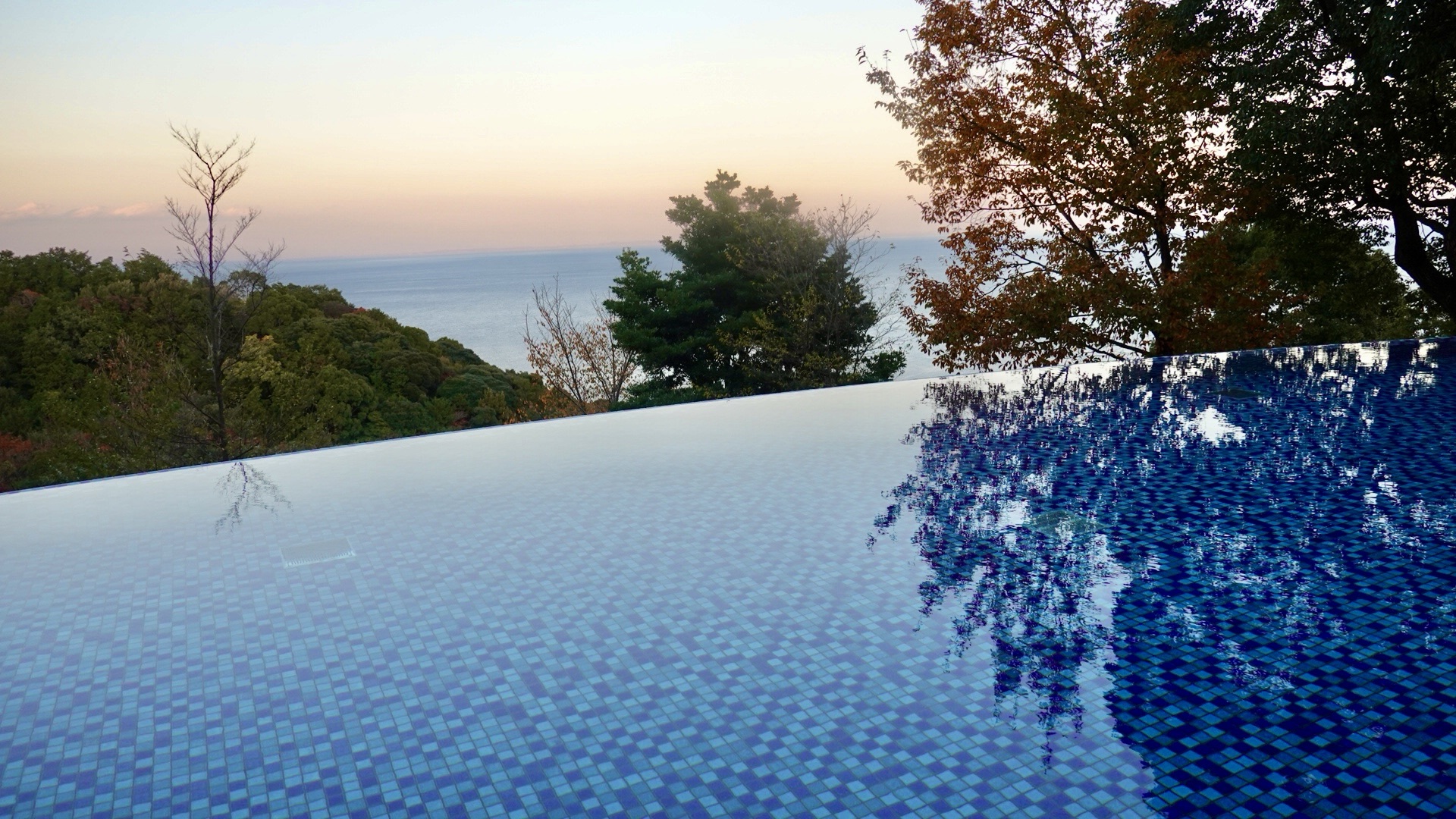 熱海 無為自然 プール