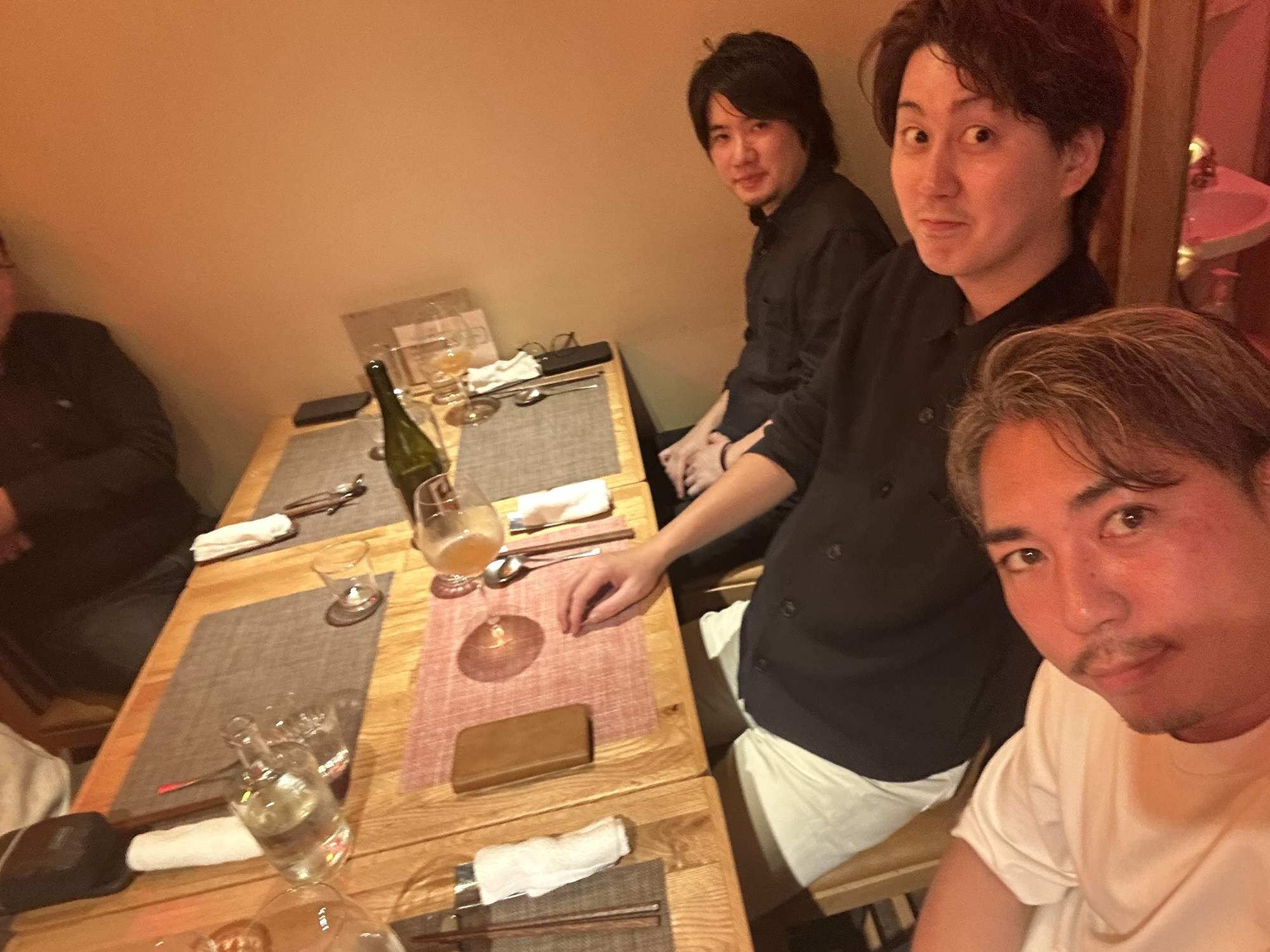 神奈川県 藤沢市 fu-fu shisen(フーフーシセン) 肉を使わない四川料理 シェフとの集合写真 品川イッコー