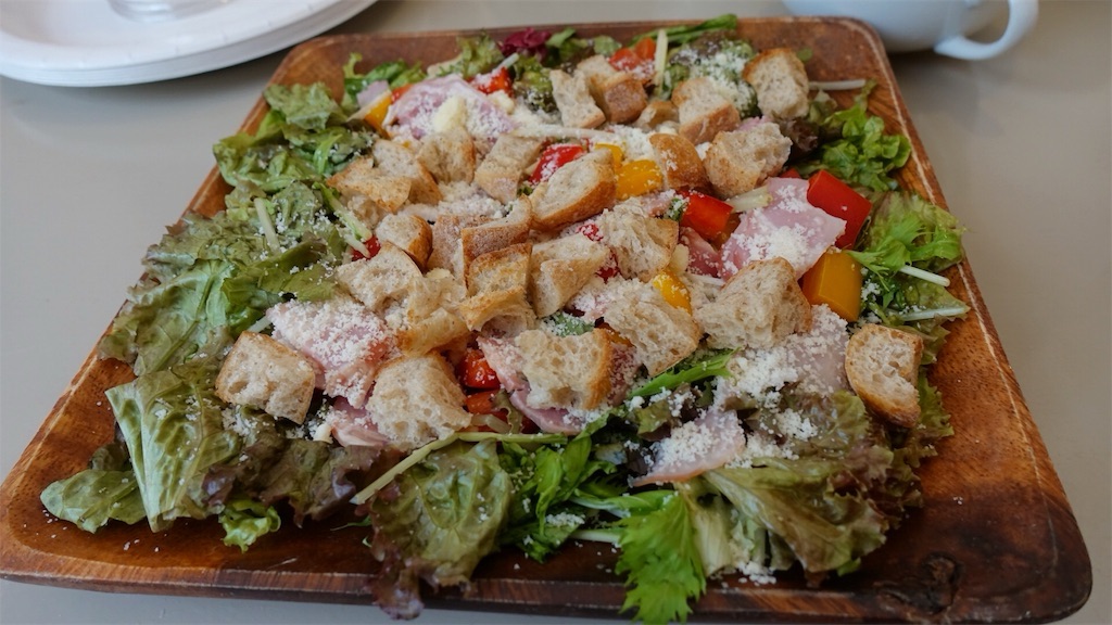 東京都 武蔵境 QuOLaの庭 駅徒歩30秒。空と緑に包まれる屋上リゾートBBQと都会型グランピングの新定番 サラダ