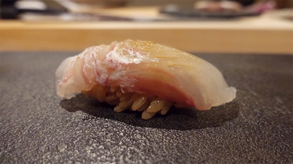 東京都 中央区 銀座 はっこく 鮨 とかみを有名店にした佐藤氏の独立店 平目 品川イッコー