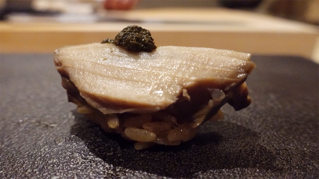 東京都 中央区 銀座 はっこく 鮨 とかみを有名店にした佐藤氏の独立店 アワビ 品川イッコー