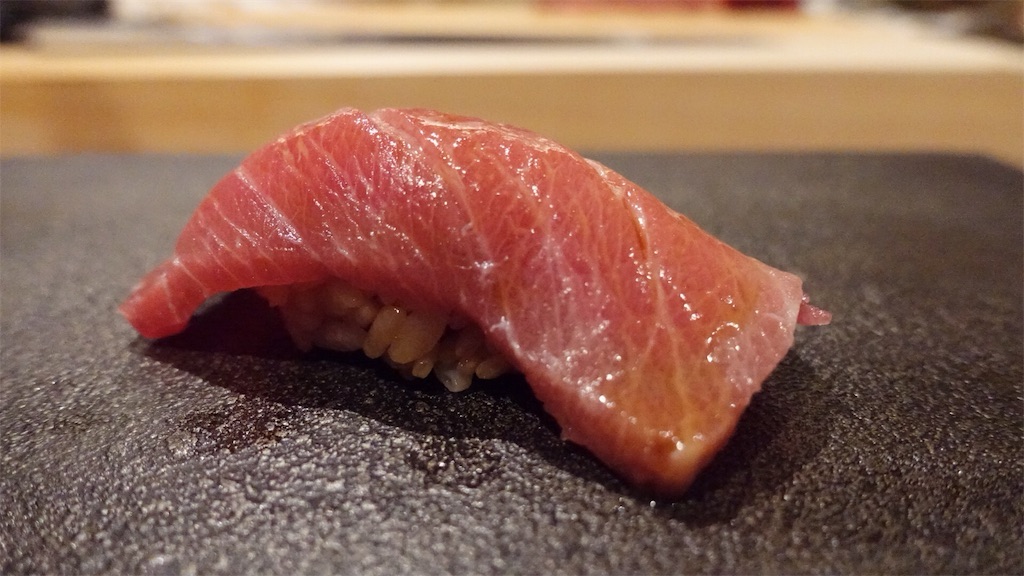 東京都 中央区 銀座 はっこく 鮨 とかみを有名店にした佐藤氏の独立店 中トロ 品川イッコー