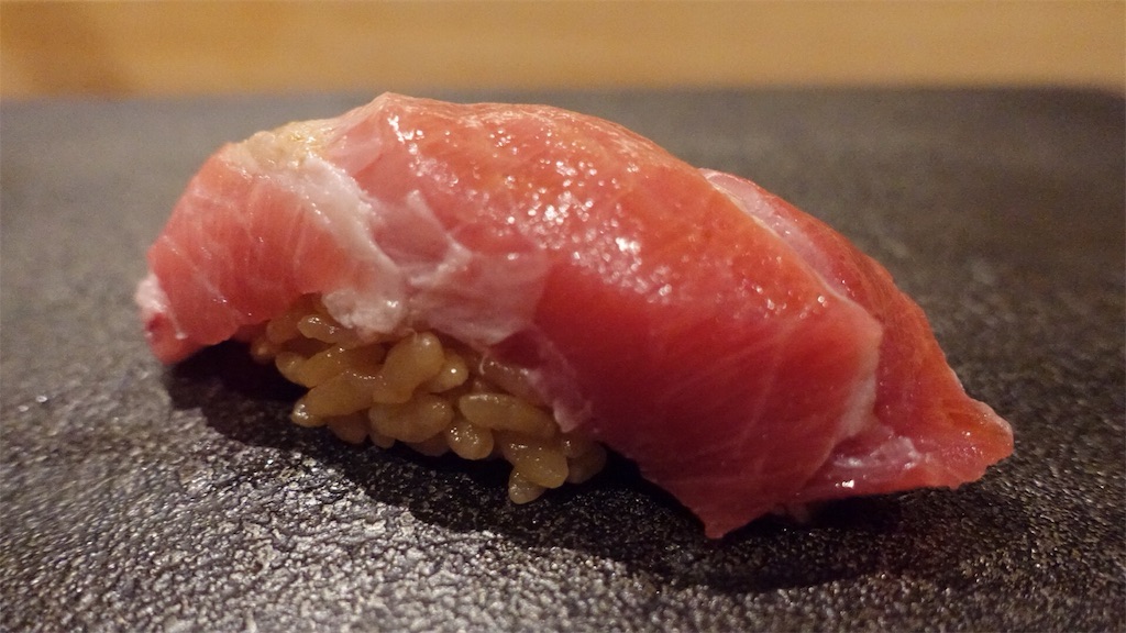 東京都 中央区 銀座 はっこく 鮨 とかみを有名店にした佐藤氏の独立店 大トロ 品川イッコー