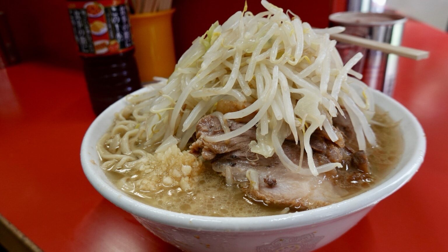完全保存版 ラーメン二郎 直系全店まとめ 本店から広がる系譜と味の特徴を徹底解説 三田本店のラーメン