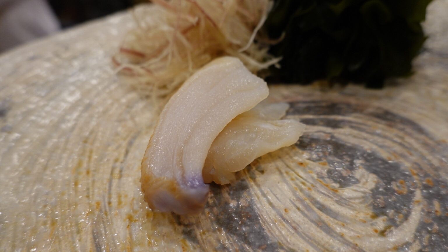 神奈川県 横浜市 関内 なか條 日本最高峰は、なか條に集まる。ピンネタが集まる日本屈指の鮨屋の超名店 寿司 北寄貝 品川イッコー