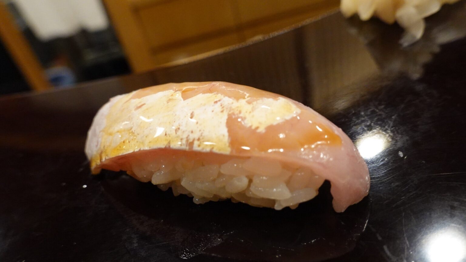 神奈川県 横浜市 関内 なか條 日本最高峰は、なか條に集まる。ピンネタが集まる日本屈指の鮨屋の超名店 寿司 白身 品川イッコー