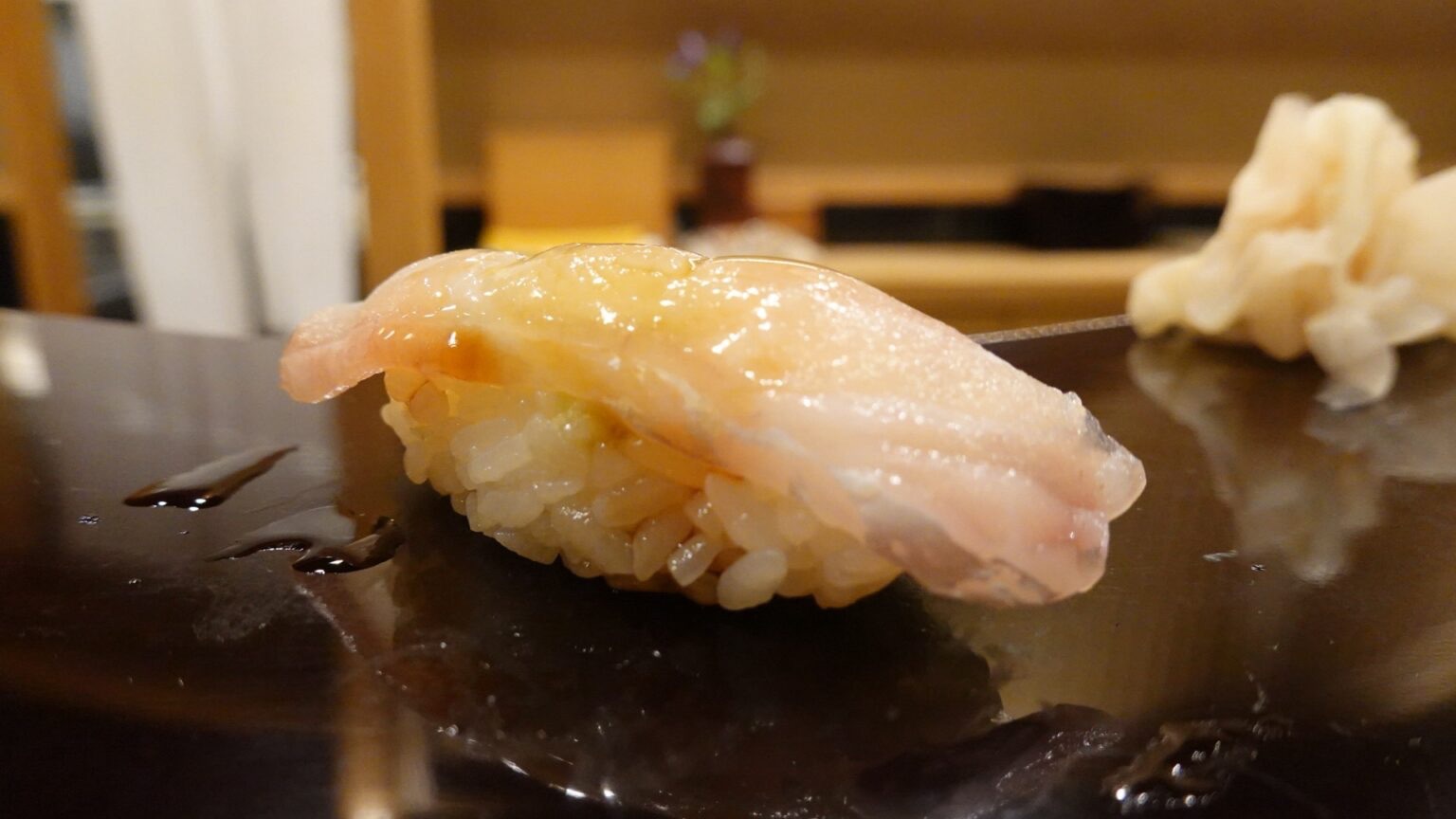 神奈川県 横浜市 関内 なか條 日本最高峰は、なか條に集まる。ピンネタが集まる日本屈指の鮨屋の超名店 寿司 白身 品川イッコー