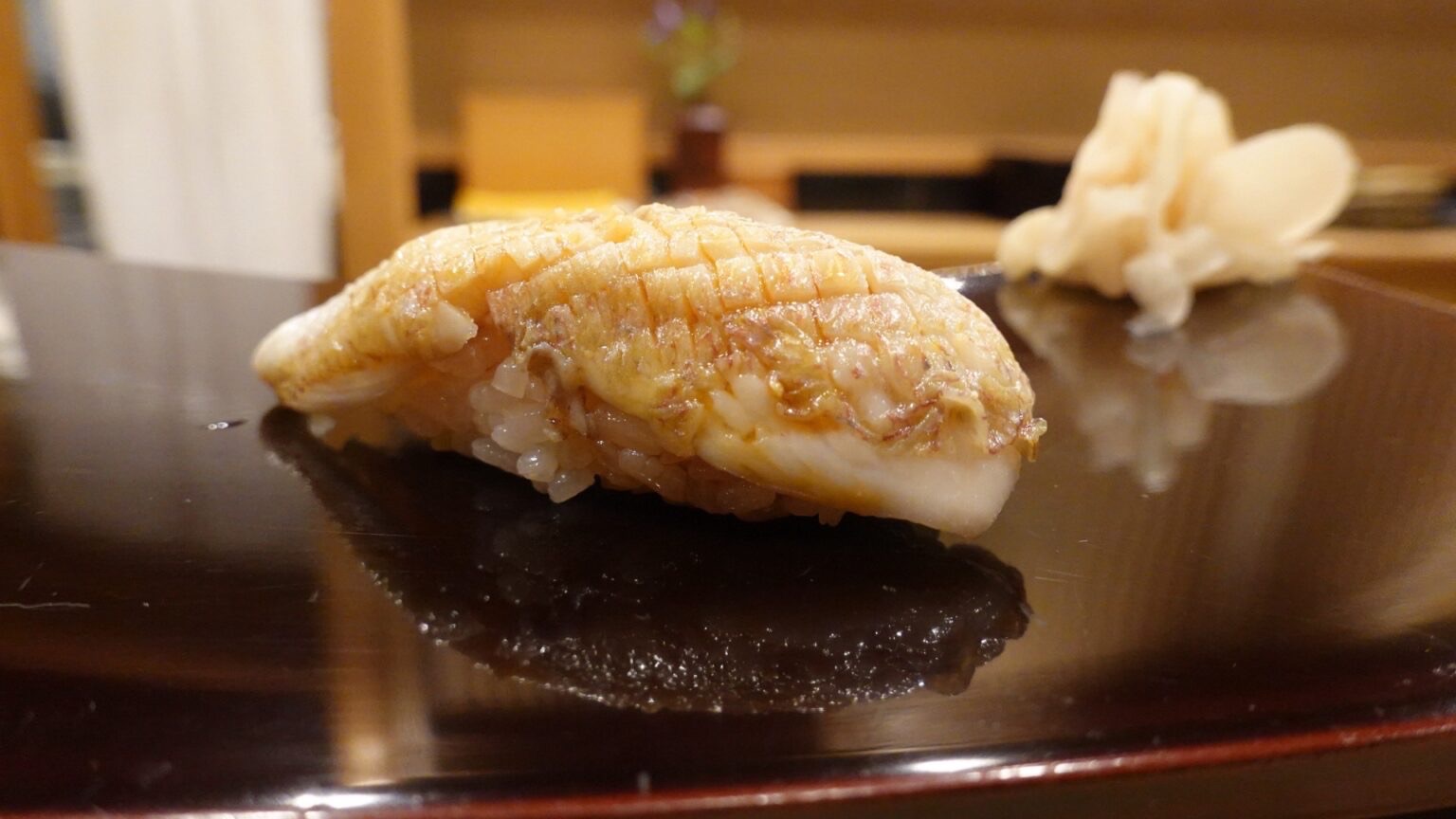 神奈川県 横浜市 関内 なか條 日本最高峰は、なか條に集まる。ピンネタが集まる日本屈指の鮨屋の超名店 寿司 北寄貝 品川イッコー