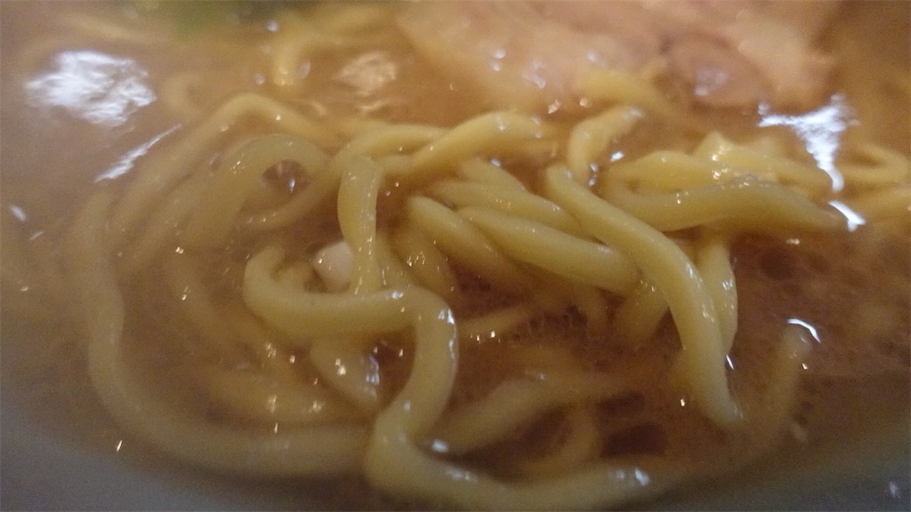 東京都 武蔵野市 吉祥寺 ラーメン 洞くつ家 六角家の流れを汲む「朝から食べられる家系ラーメン」 ラーメン 麺　品川イッコー