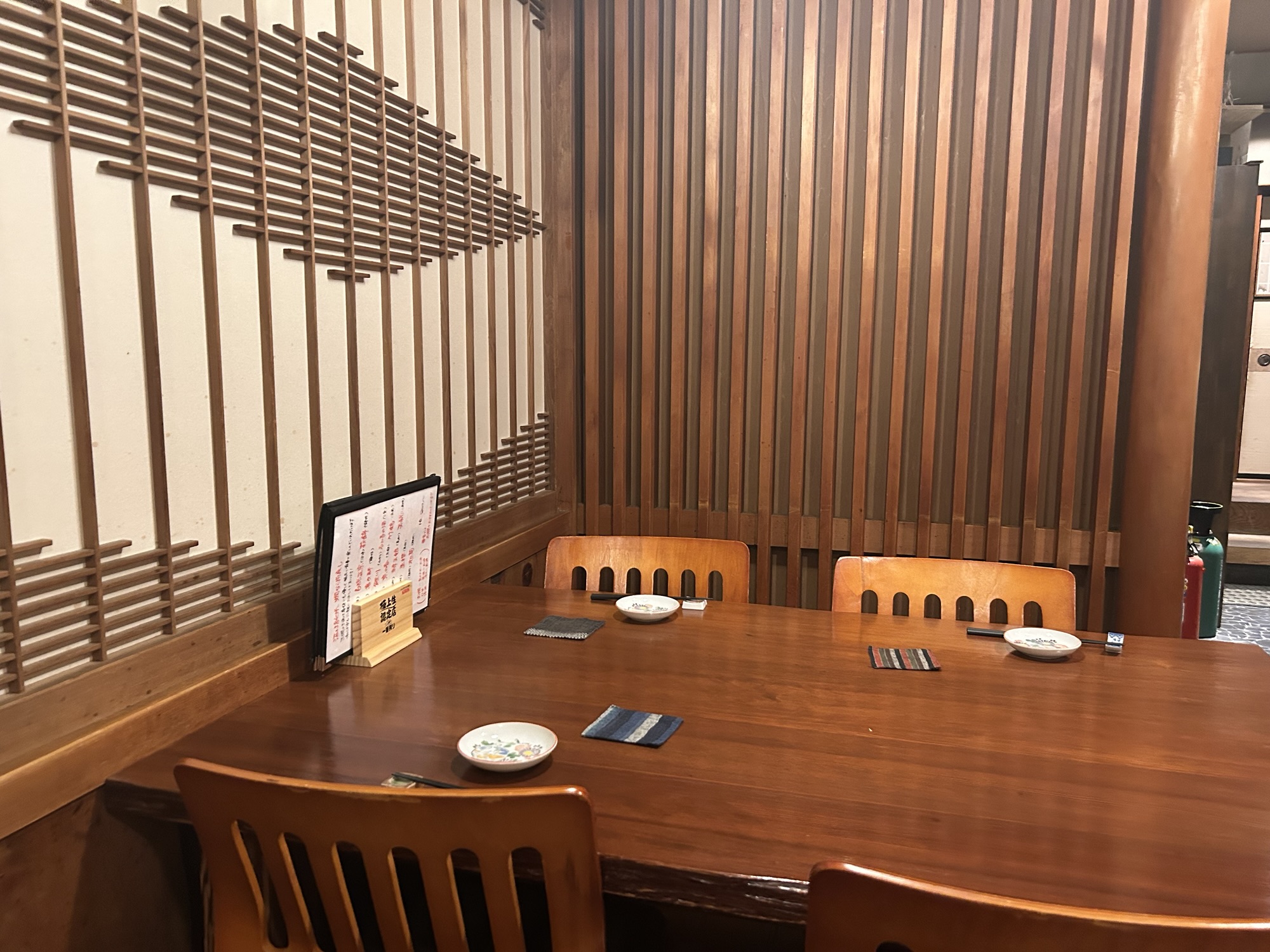 静岡県  新静岡  華音 (はなおと)  お燗×中華という唯一無二の創作中華  内観　品川イッコー