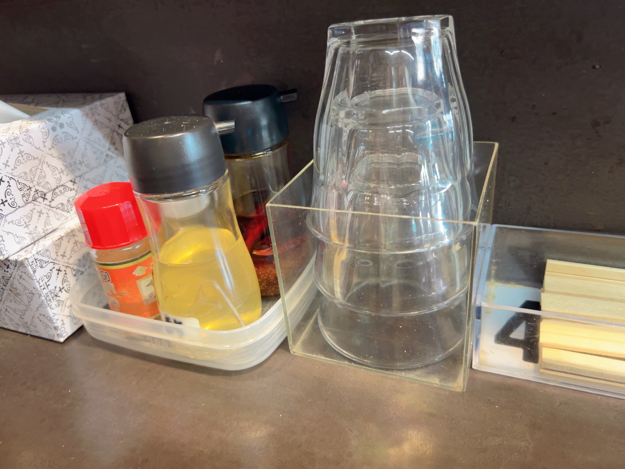 静岡県 新静岡 つけ麺専門店 きじ亭 極太麺に絡みつく超濃厚ドロ系鶏白湯つけ麺 コップと調味料 品川イッコー