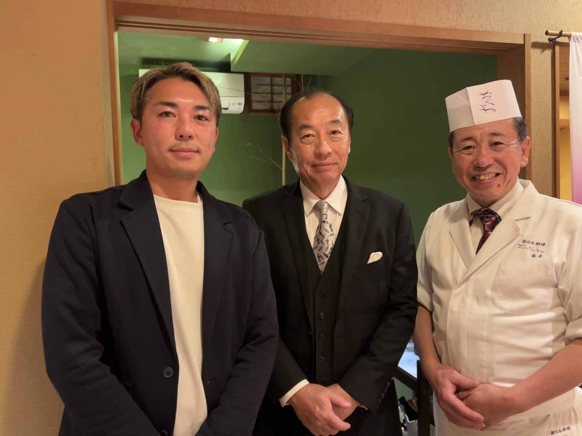 フレンチ和食の新感覚スペシャルワイン会 おぶね 品川イッコーと田崎真也さんと高木親方の集合写真 品川イッコー