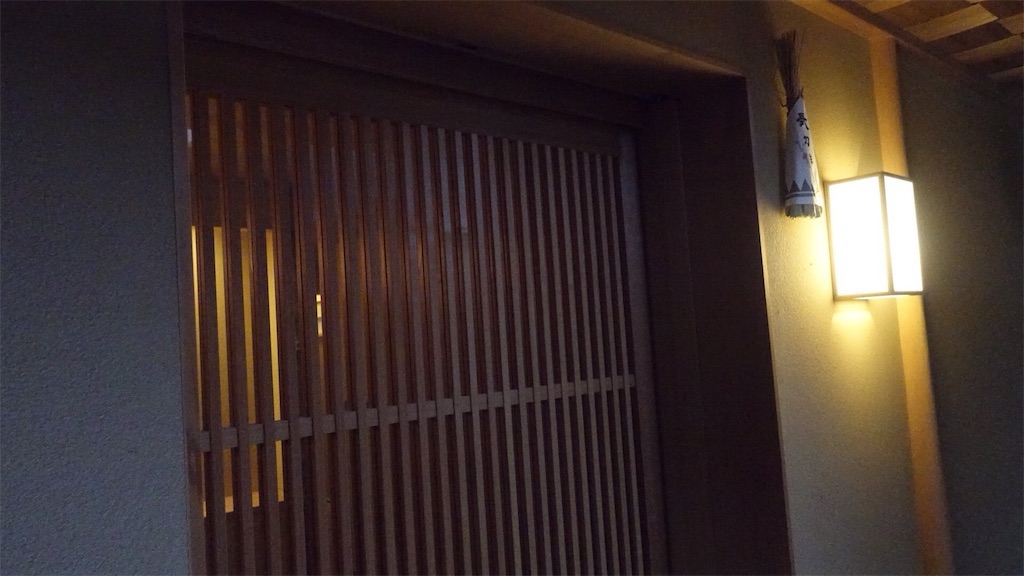 東京都 神楽坂 懐石 小室 若宮町で静かに輝く、本格茶懐石の一軒で極上の鱧料理 お店の外観 品川イッコー