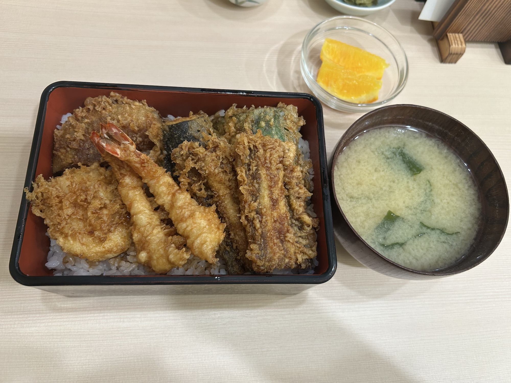 東京都　新宿 天ぷら 天秀 明治三十六年の「天兼」をルーツに持つ老舗。 天重 品川イッコー