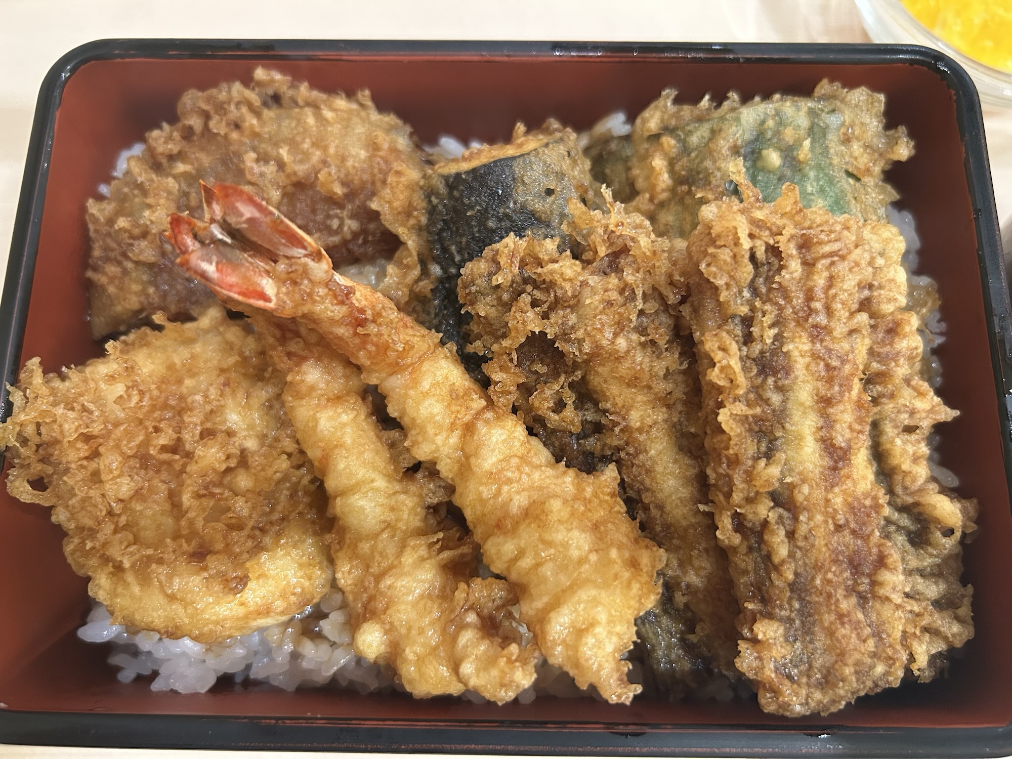 東京都　新宿 天ぷら 天秀 明治三十六年の「天兼」をルーツに持つ老舗。 天重 品川イッコー