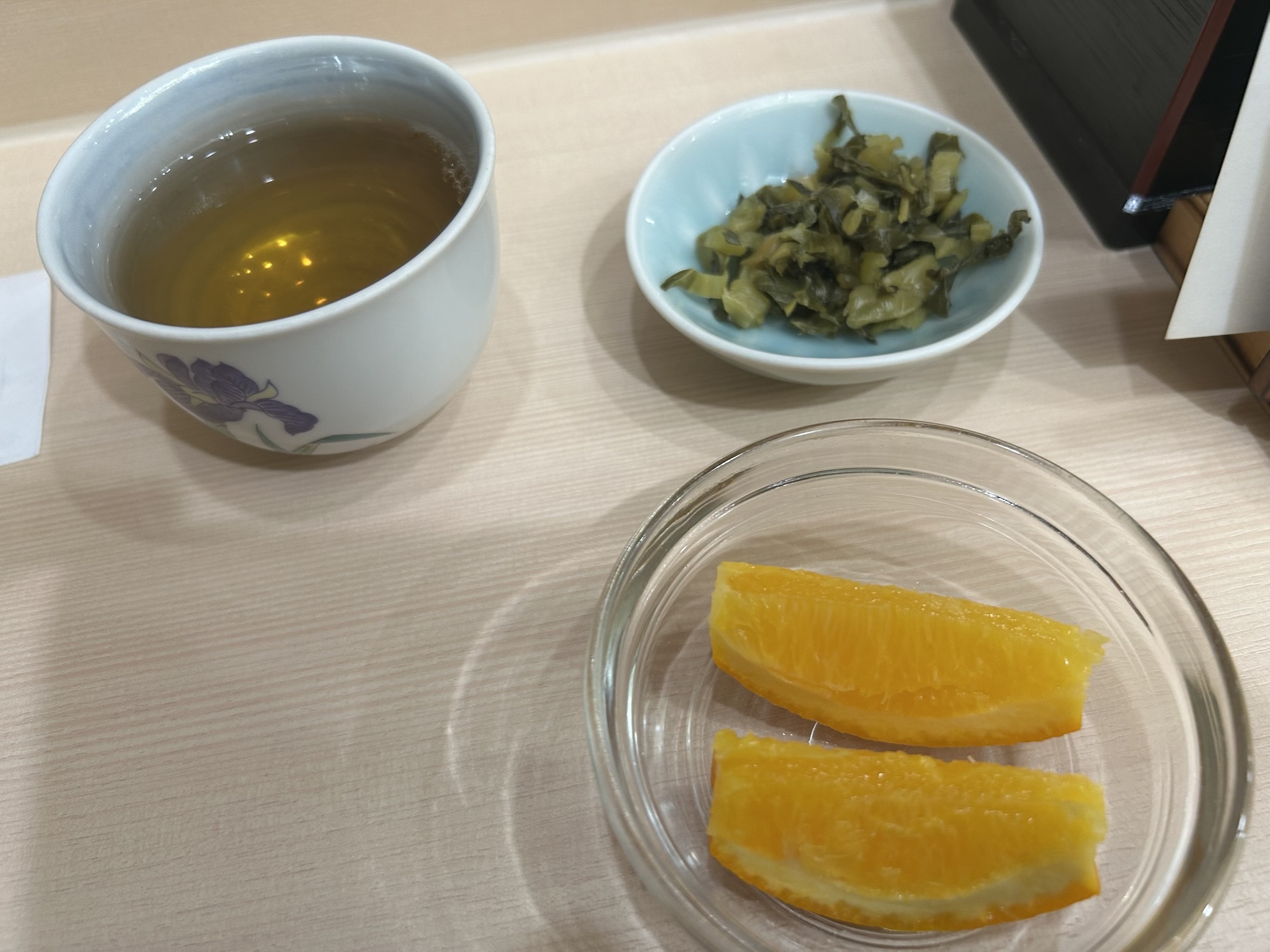 東京都　新宿 天ぷら 天秀 明治三十六年の「天兼」をルーツに持つ老舗。 お茶 漬物 ミカン 品川イッコー