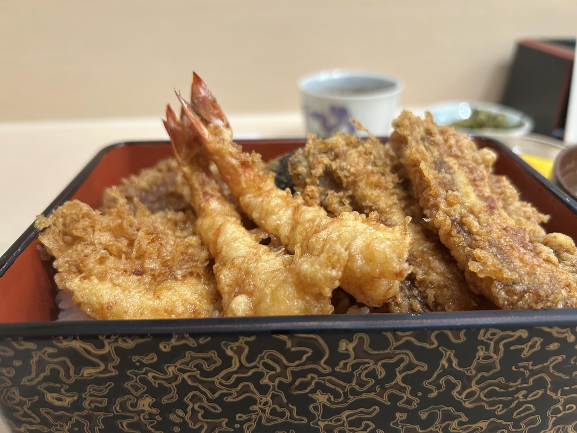 東京都　新宿 天ぷら 天秀 明治三十六年の「天兼」をルーツに持つ老舗。 天重 品川イッコー