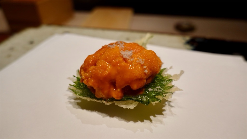 外苑前 天ぷら 元吉 雲丹の大葉乗せ