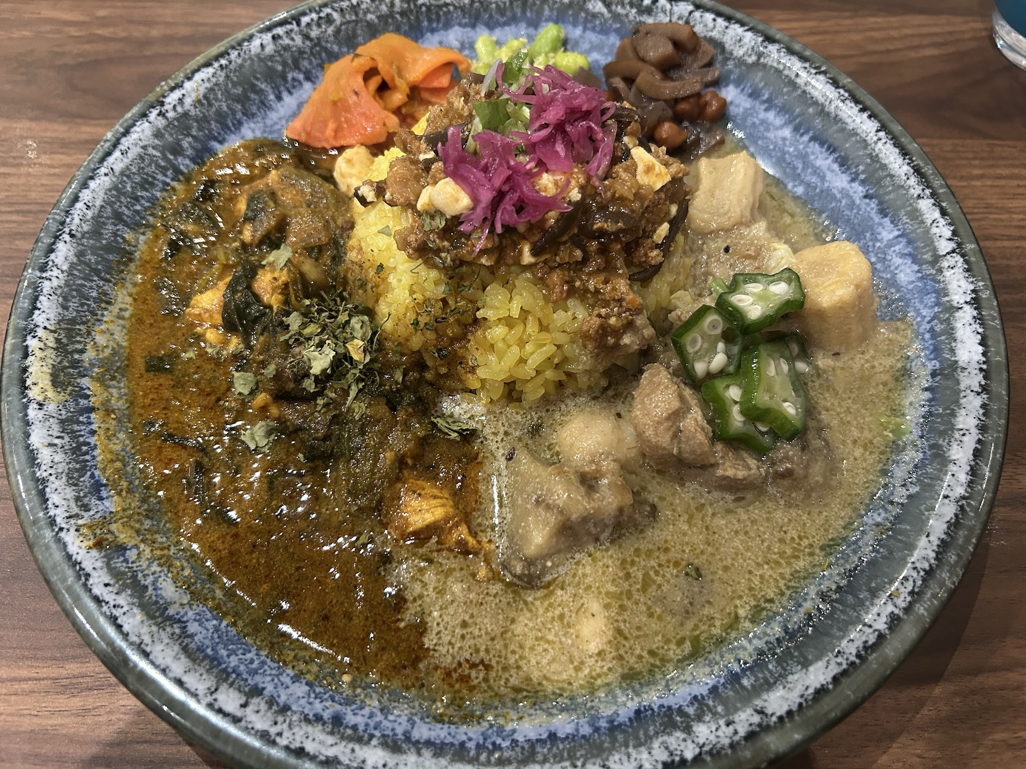 東京都 赤坂 スパイスカレー 胡粋 (こすい) 下北沢の間借りから赤坂で花開いた、センス際立つ一皿 スパイスカレー 品川イッコー