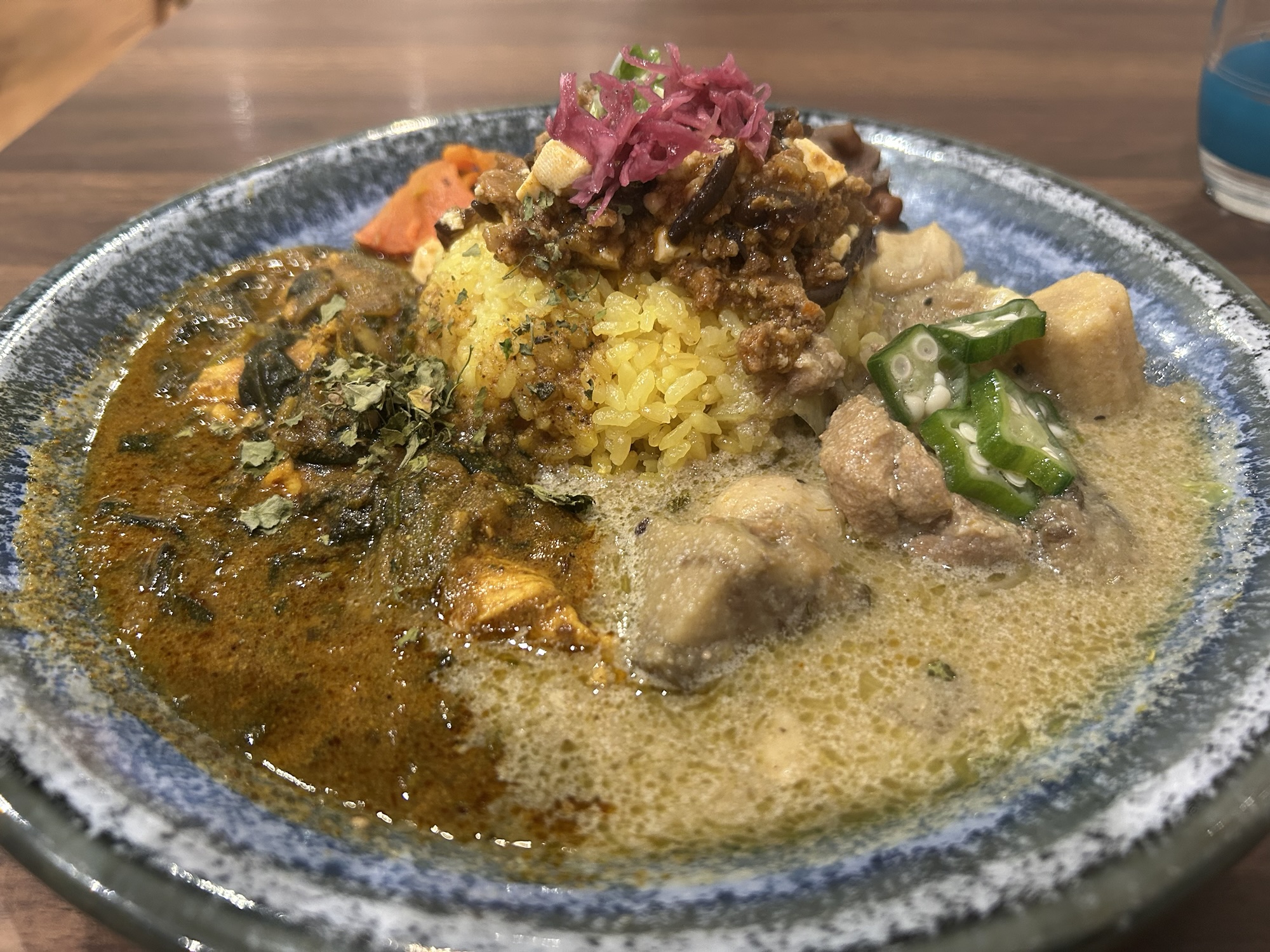 東京都 赤坂 スパイスカレー 胡粋 (こすい) 下北沢の間借りから赤坂で花開いた、センス際立つ一皿 スパイスカレー 品川イッコー