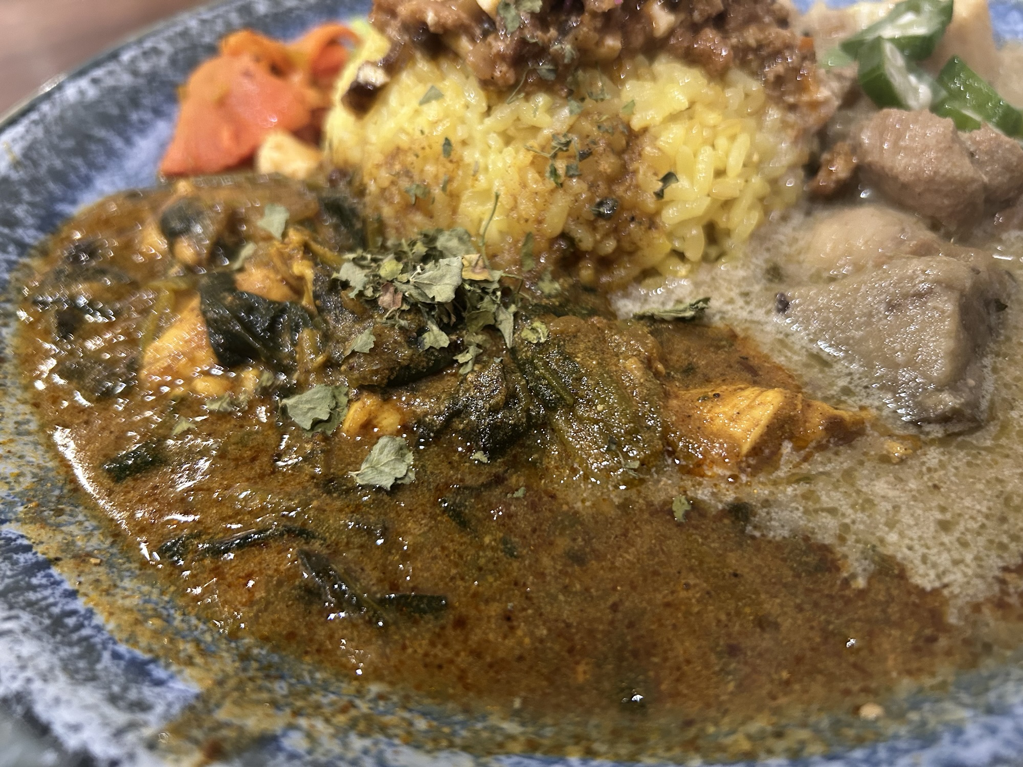 東京都 赤坂 スパイスカレー 胡粋 (こすい) 下北沢の間借りから赤坂で花開いた、センス際立つ一皿 スパイスカレー 品川イッコー