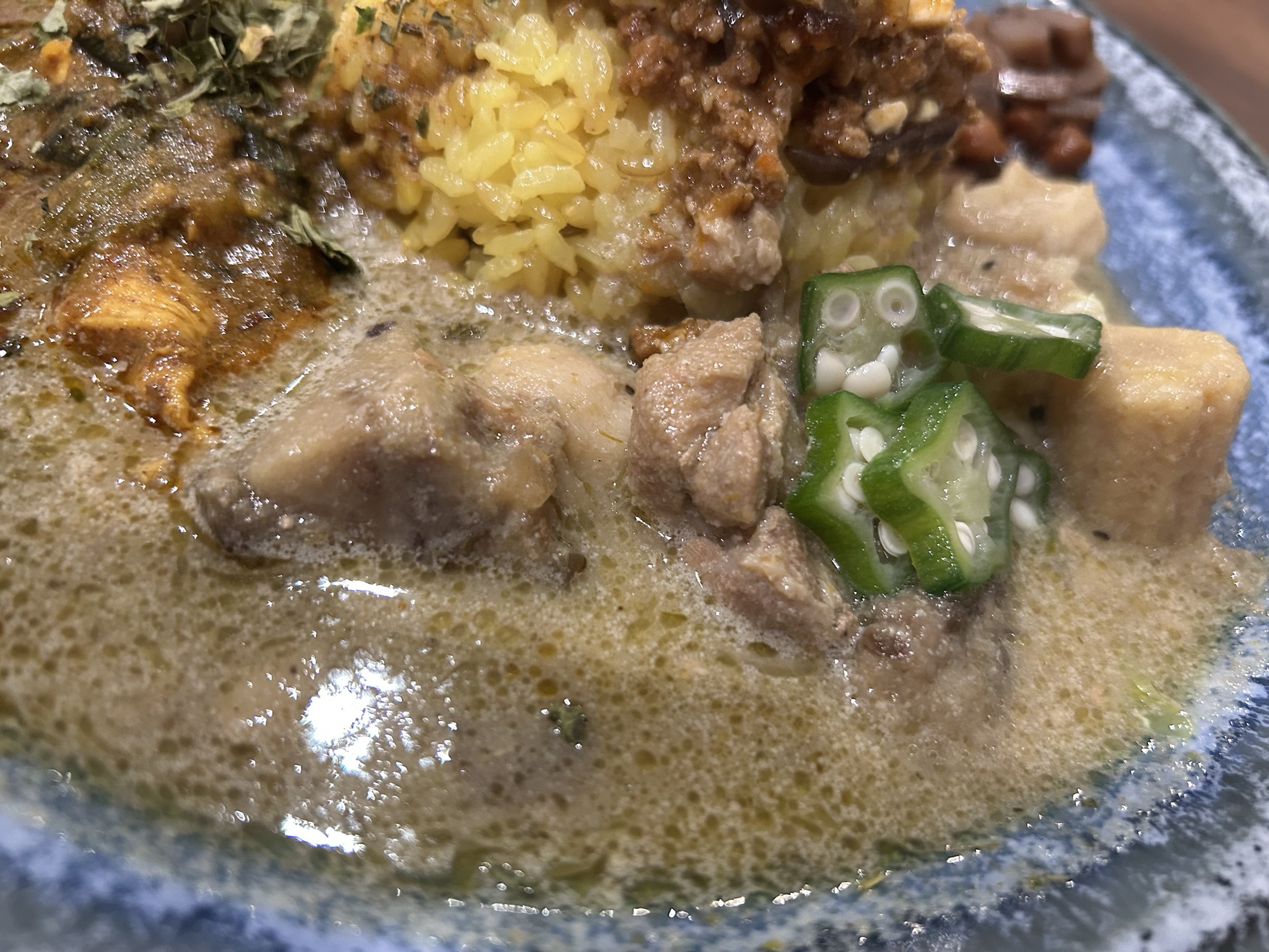 東京都 赤坂 スパイスカレー 胡粋 (こすい) 下北沢の間借りから赤坂で花開いた、センス際立つ一皿 スパイスカレー 品川イッコー