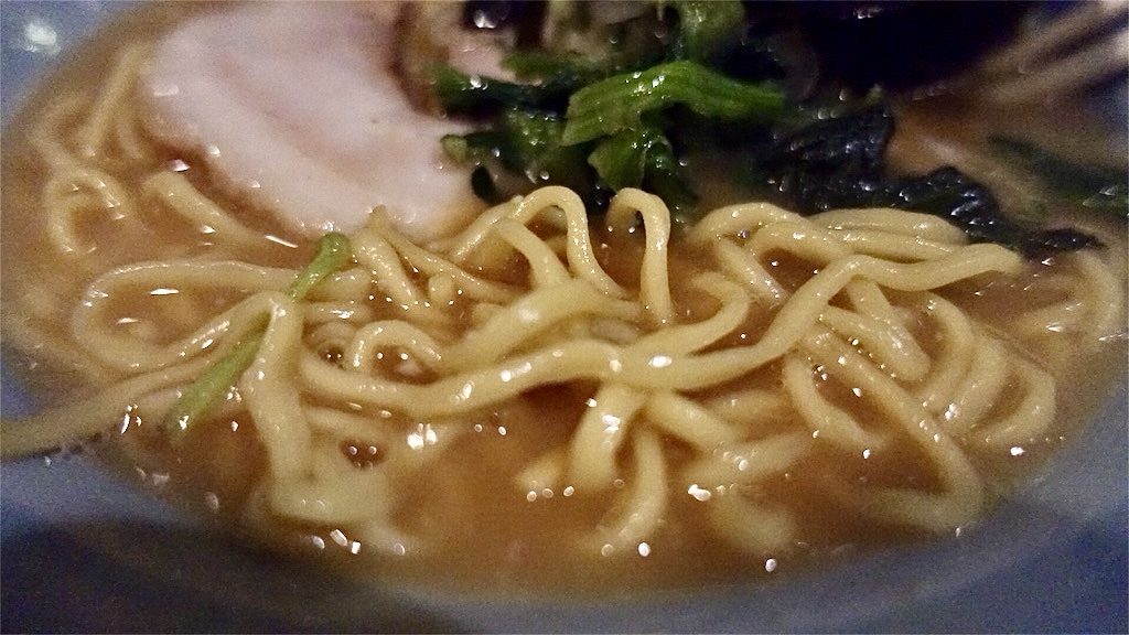 神奈川県　向ヶ丘遊園　雪濃湯 (スールータン) 　「醍醐麺」の血を受け継いだ、伝説の牛骨白湯ラーメン　ラーメン　品川イッコー