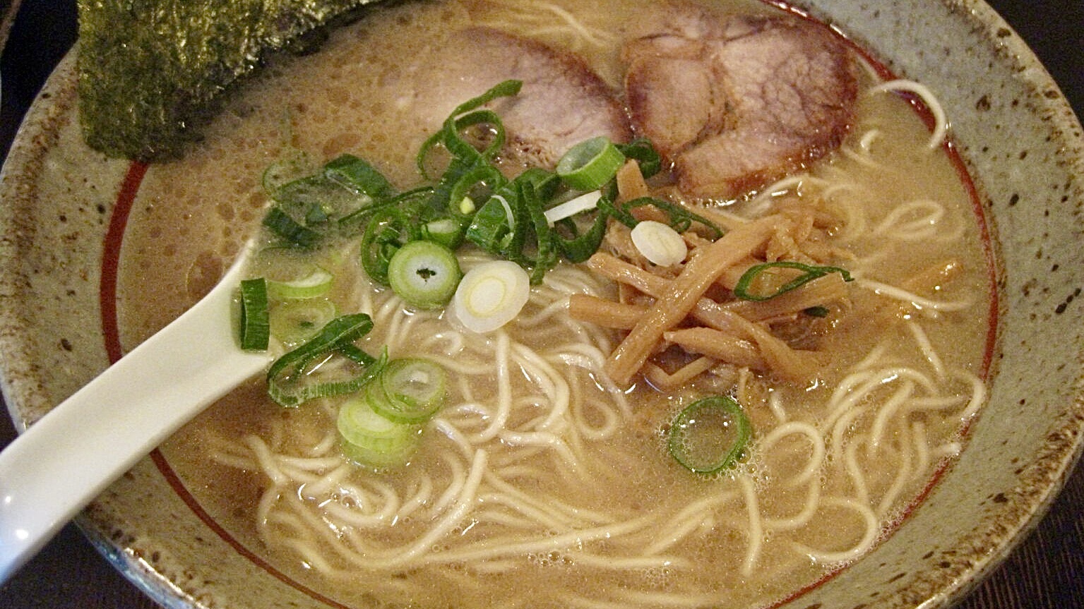 田町 豚骨醤油らーめん學虎 學虎らーめん