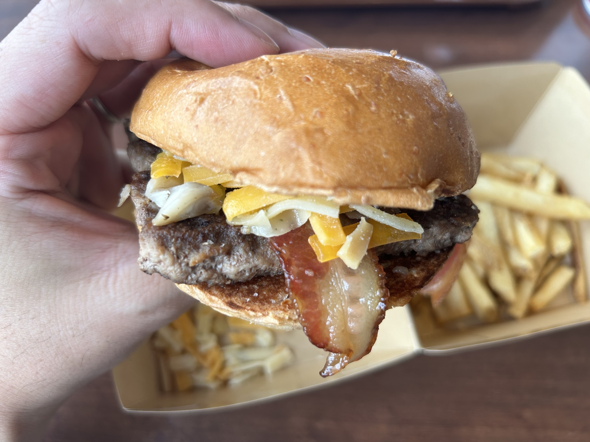 ウェンディーズ・ファーストキッチン コラボバーガー“かけちゃったやつ”