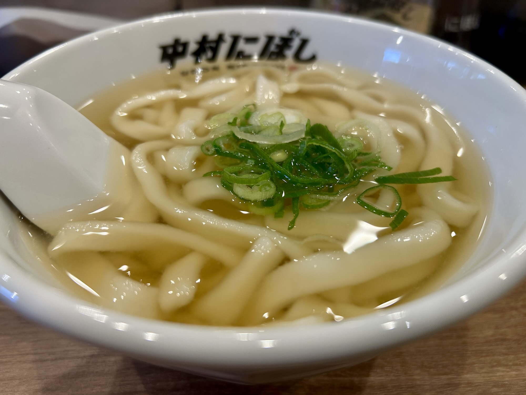 表参道 博多うどん 中村にぼし かけうどん