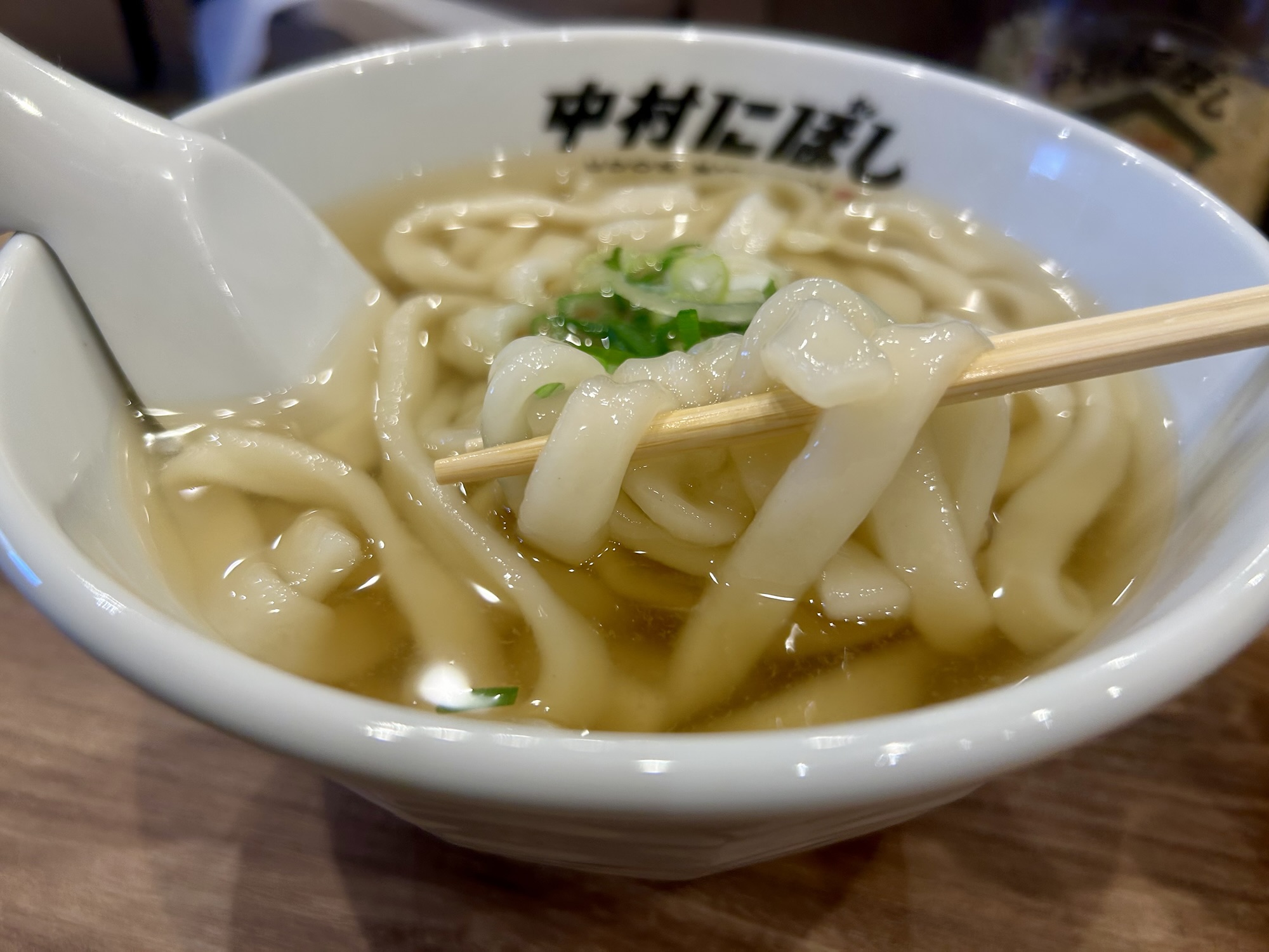 表参道 博多うどん 中村にぼし かけうどん