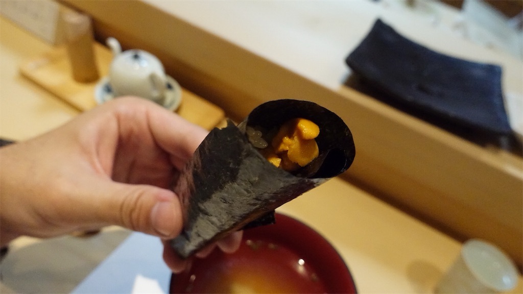 下北沢 鮨 福元 赤雲丹の手巻き