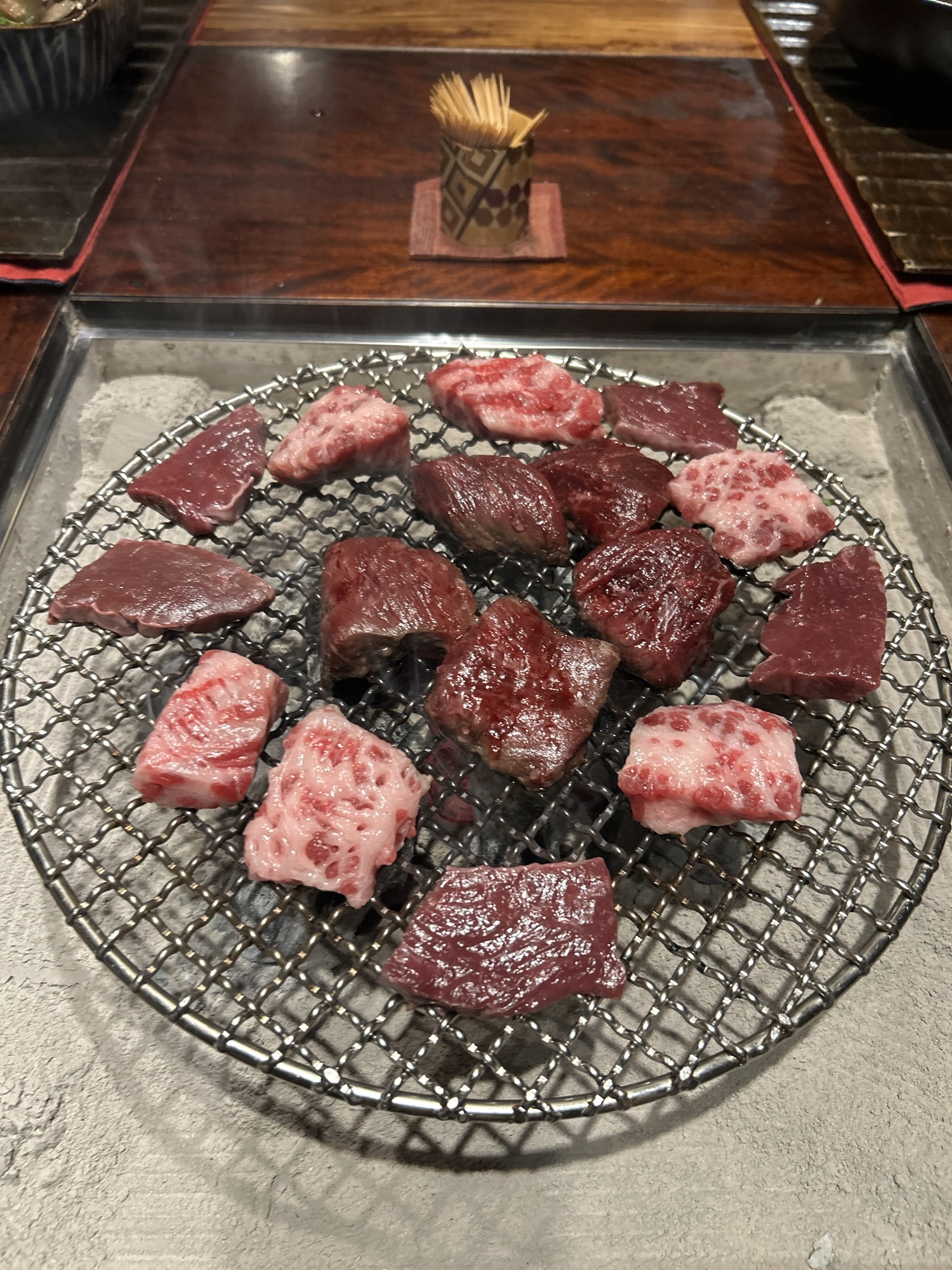 根津 食滋楽 ニタリクジラ