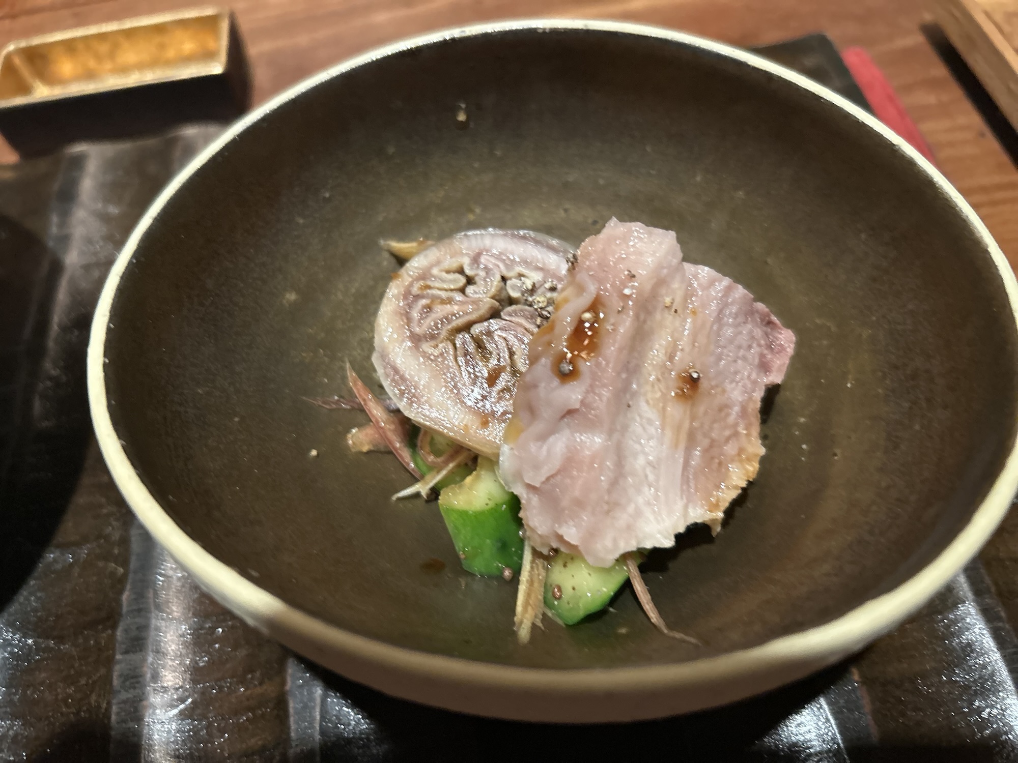 根津 食滋楽 クジラの胃袋と小腸