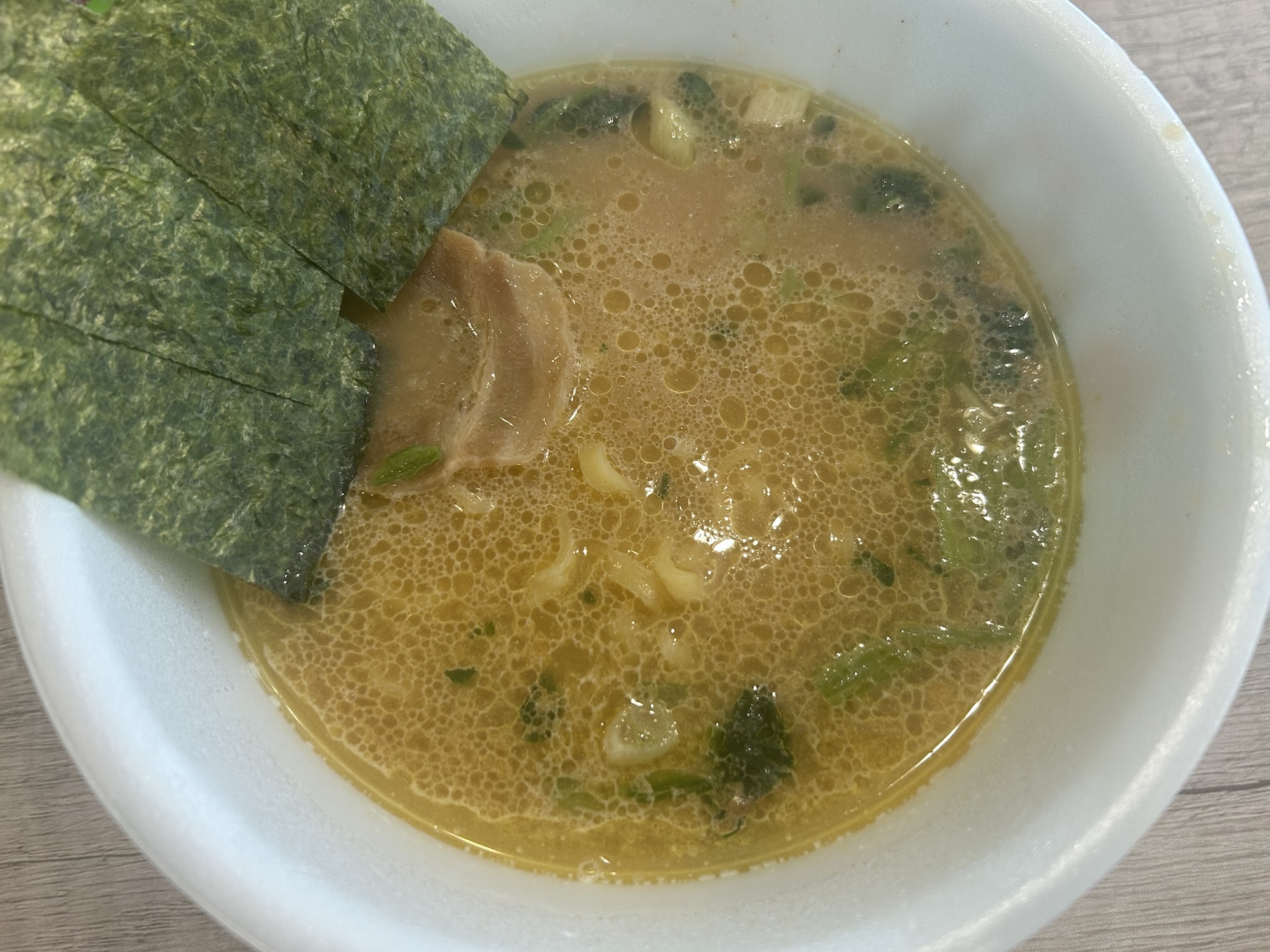 横浜家系ラーメン カップ麺 麺神