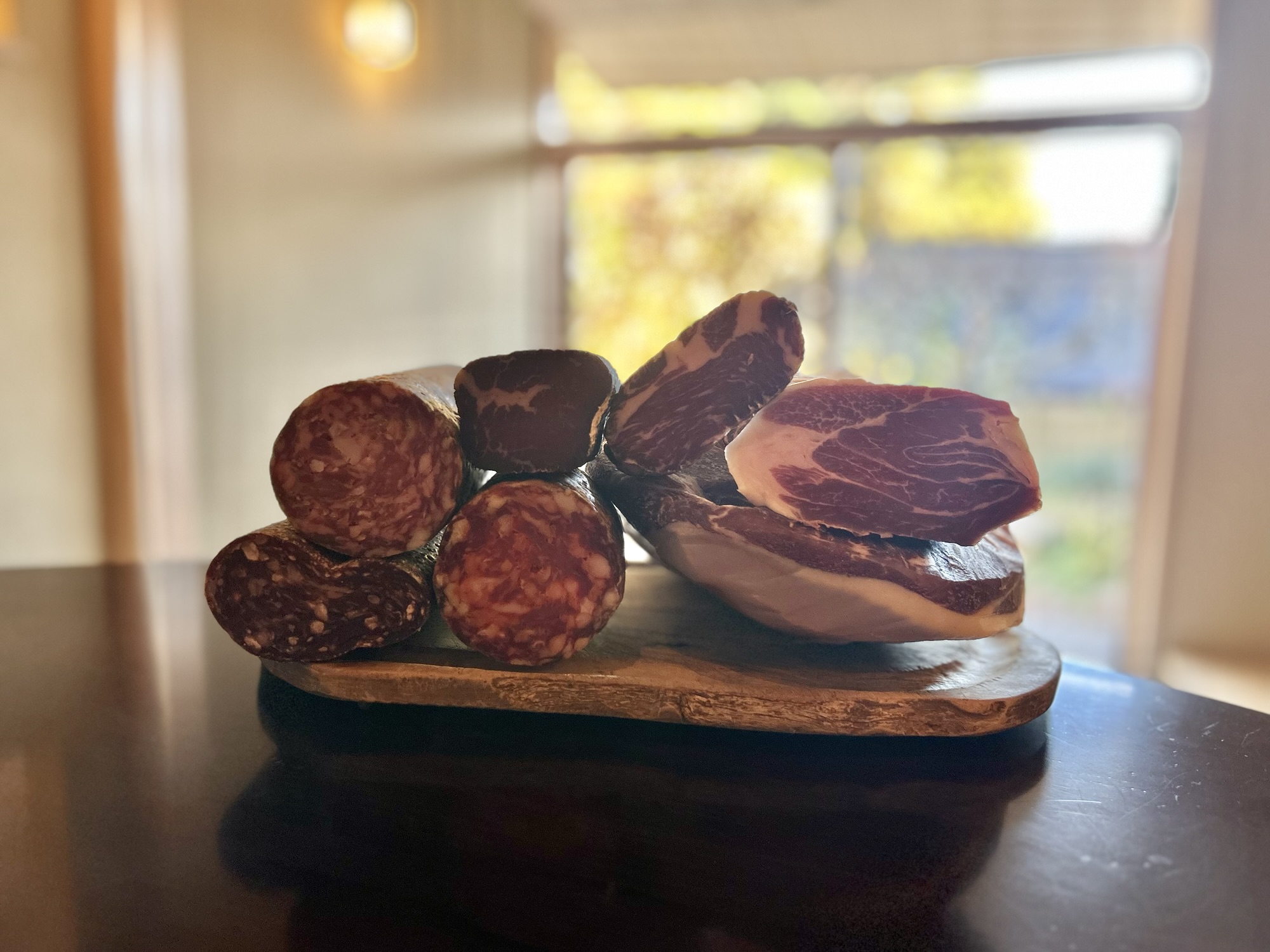 鎌倉 霹靂 生ハムとサラミ盛り合わせ