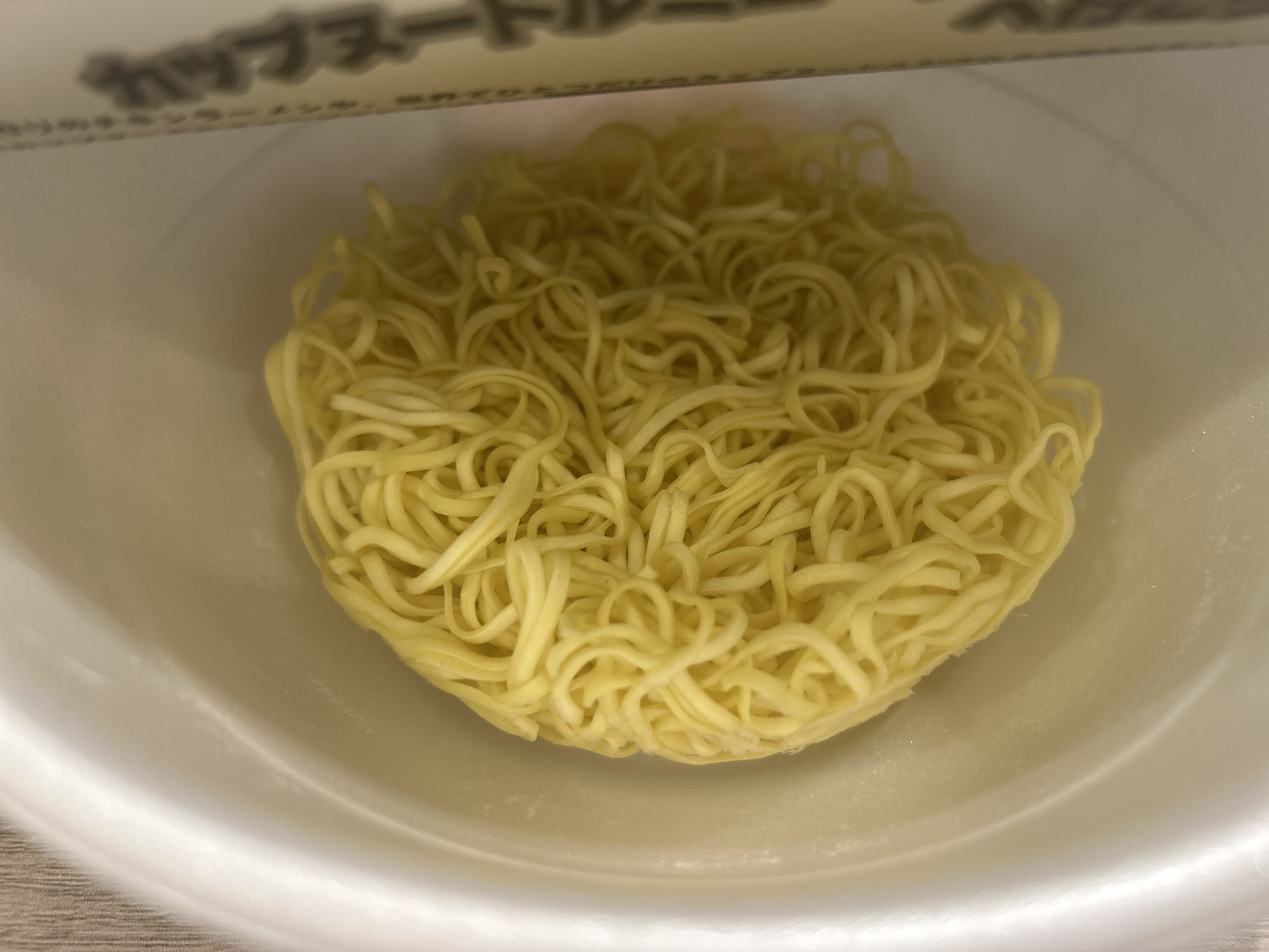 日清 麺NIPPON 横浜家系 とんこつ醤油ラーメン