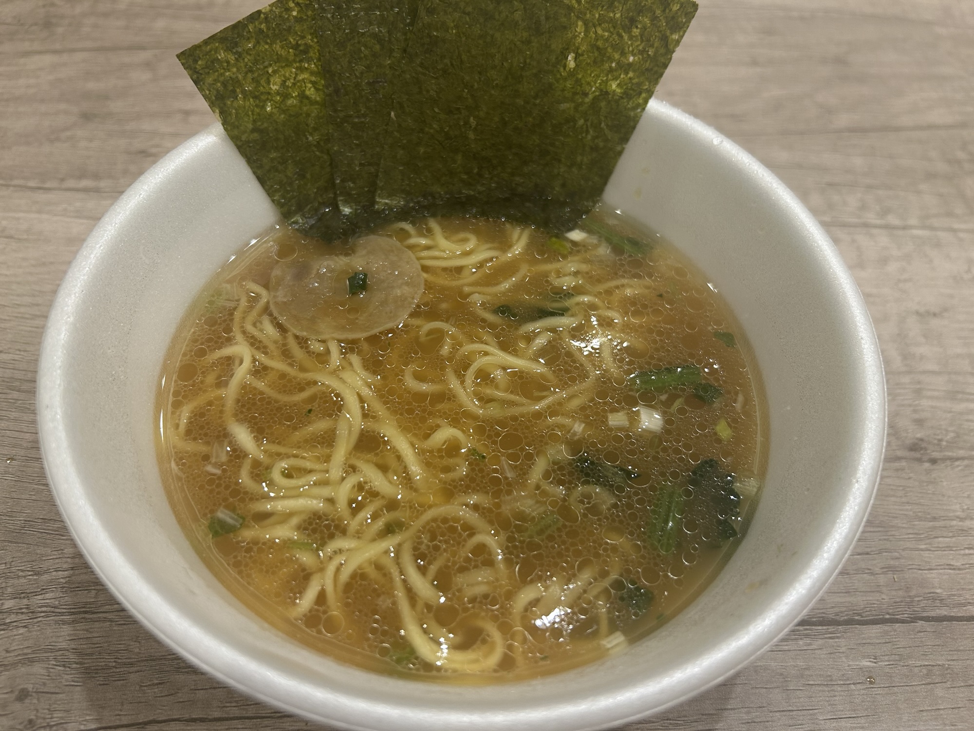 日清 麺NIPPON 横浜家系 とんこつ醤油ラーメン
