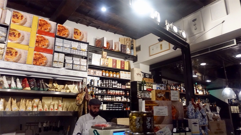 ローマ ロッショーリ 店内