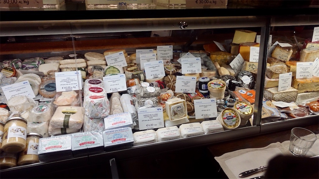 ローマ ロッショーリ 店内