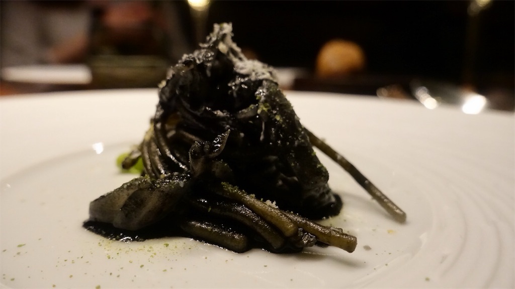 ローマ Il Pagliaccio 烏賊墨パスタ