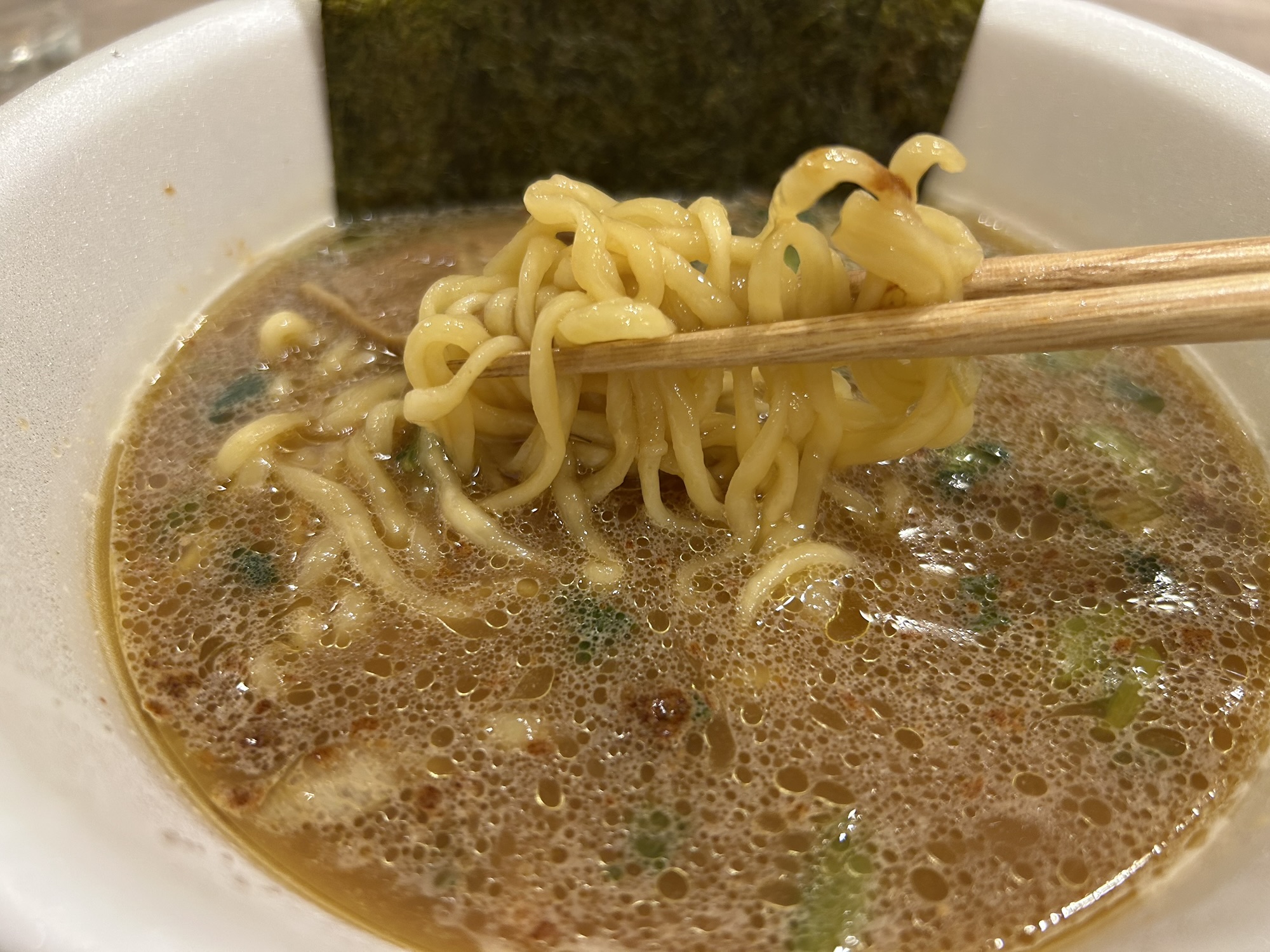 明星 横浜家系総本山 吉村家 豚骨醤油ラーメン