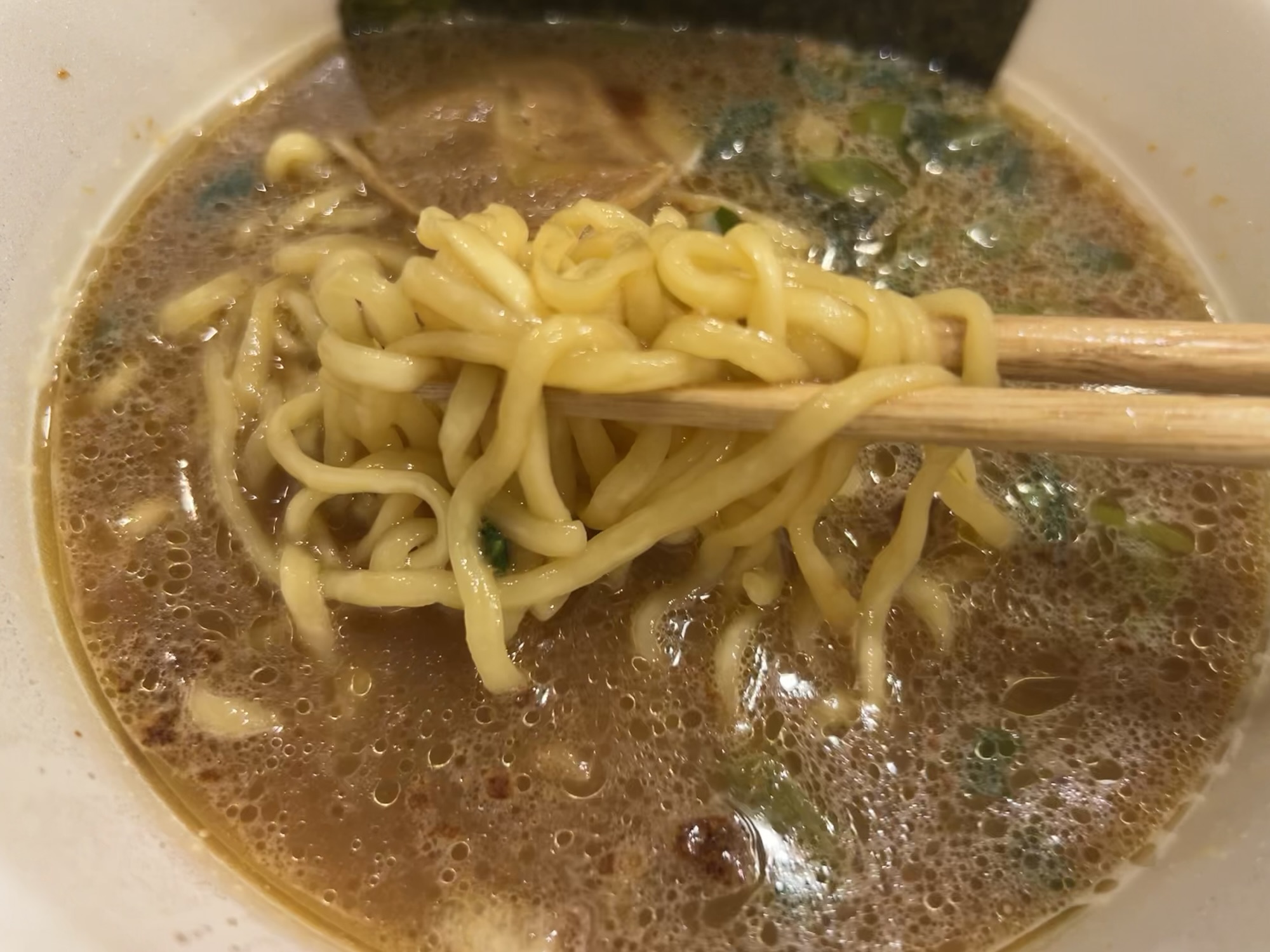 明星 横浜家系総本山 吉村家 豚骨醤油ラーメン